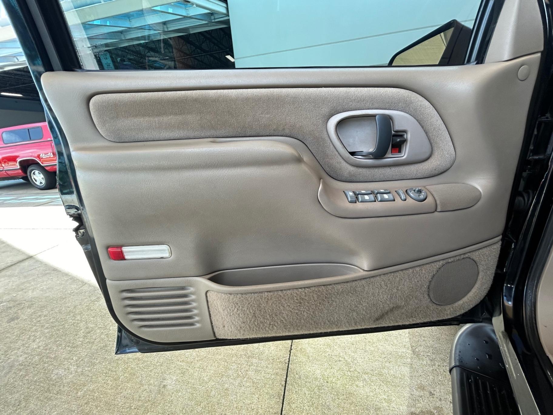 1996 GMC Suburban SLE
