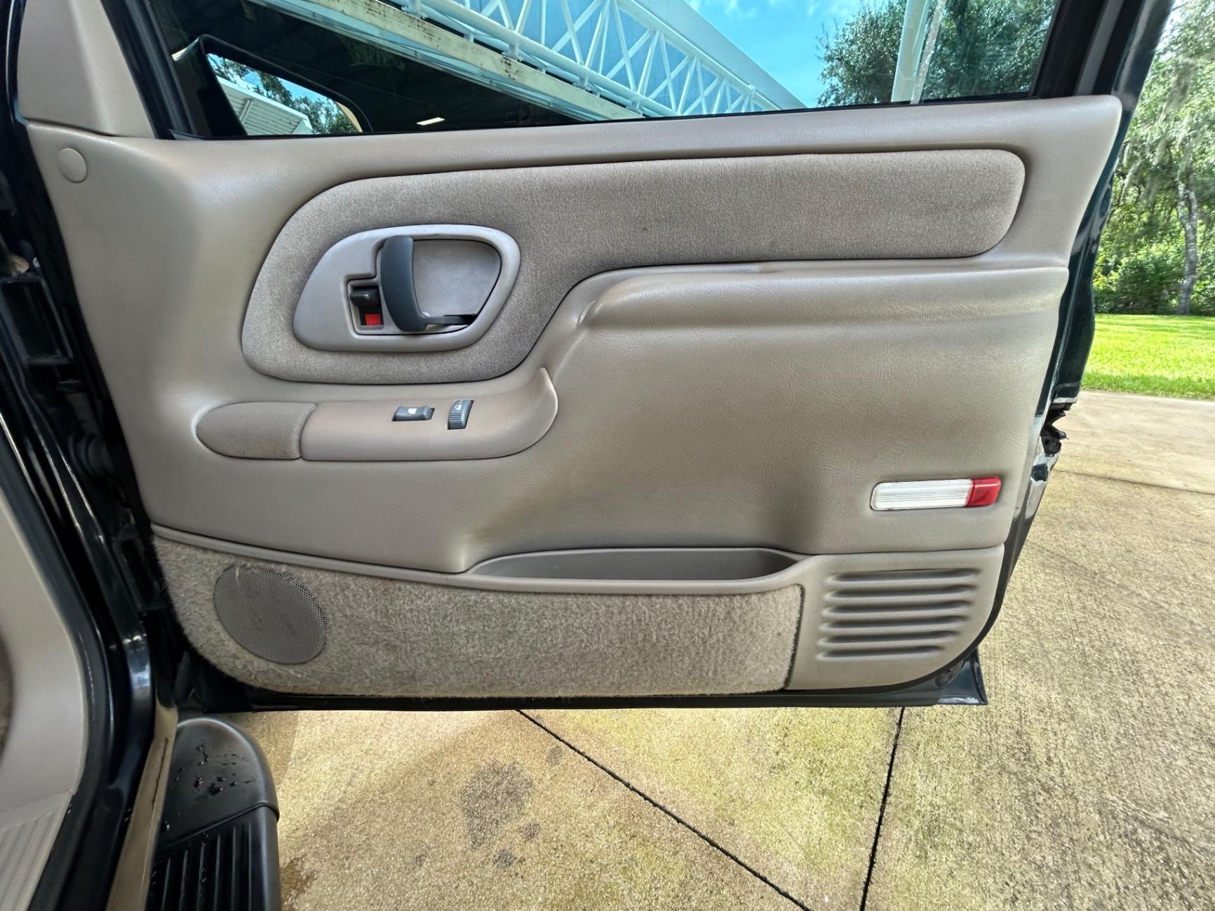 1996 GMC Suburban SLE