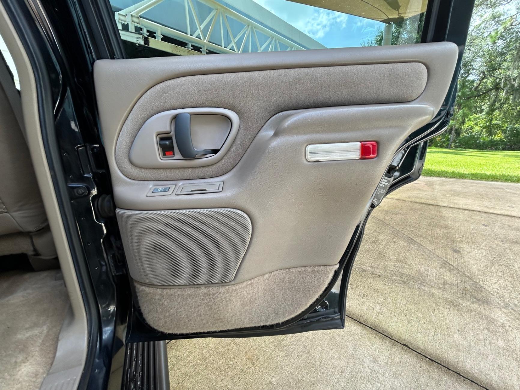 1996 GMC Suburban SLE