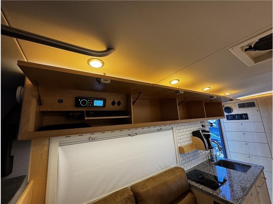 2016 Earthroamer XV-LTS 165
