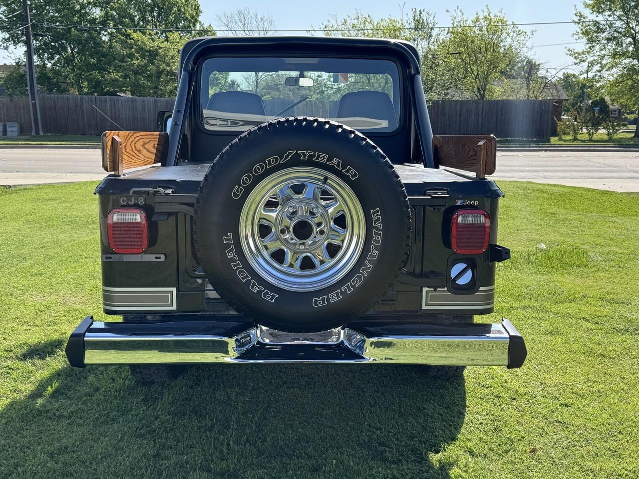 1984 Jeep CJ-8 Scrambler Laredo - 3