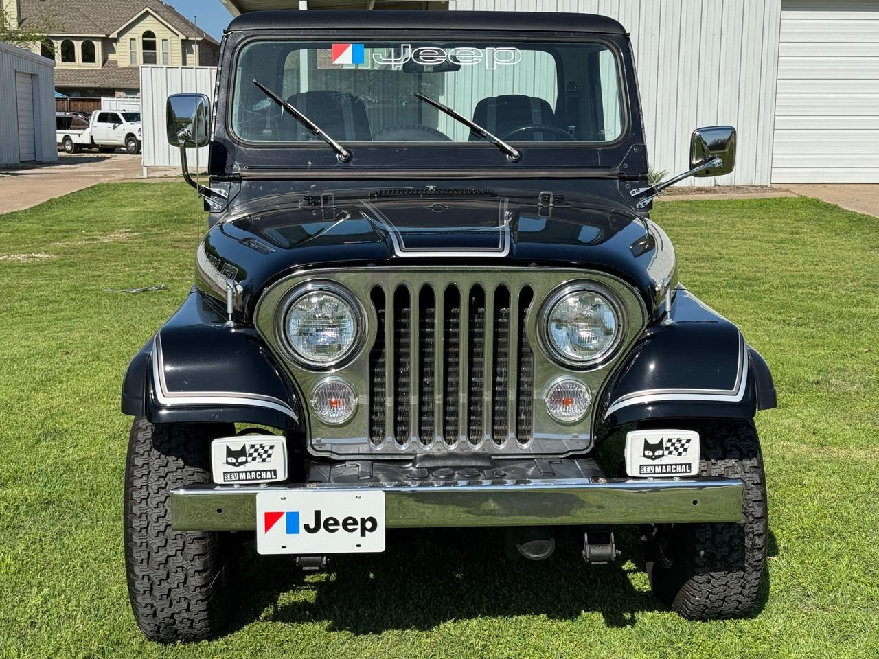 1984 Jeep CJ-8 Scrambler Laredo - 2