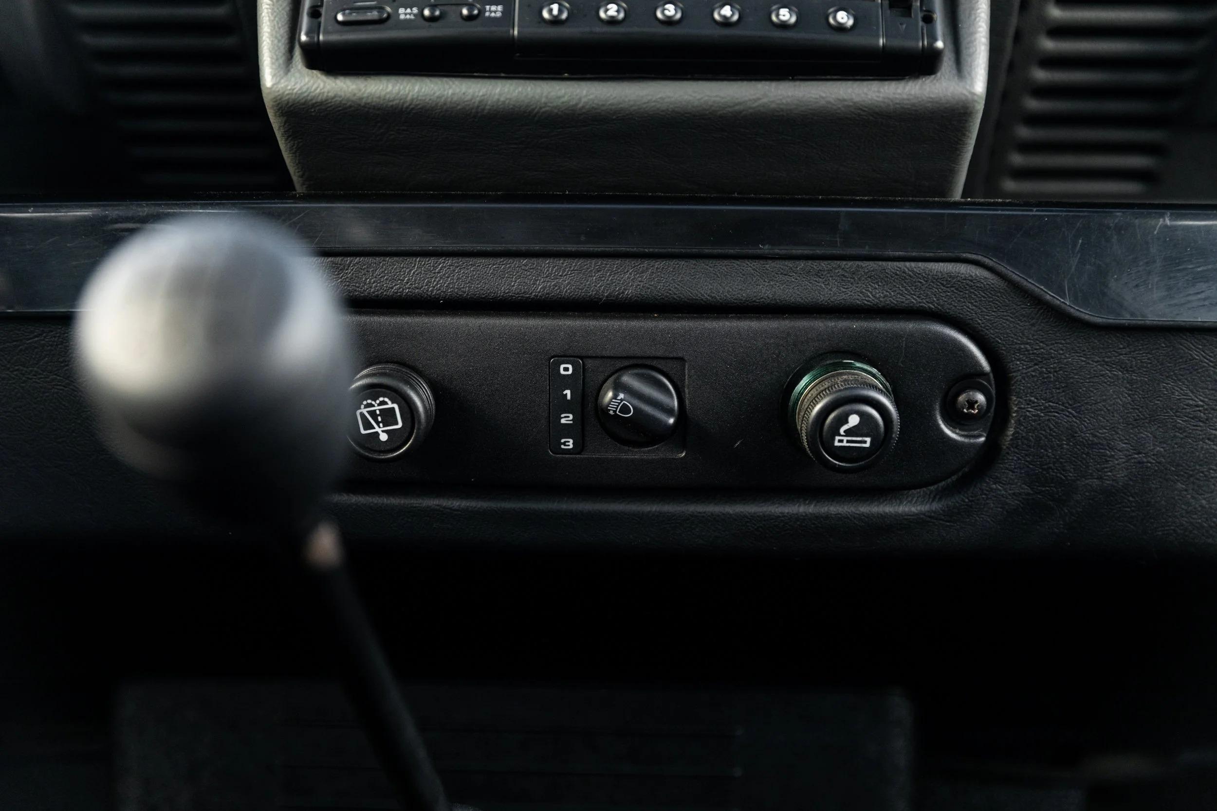 2000 Land Rover Defender 90