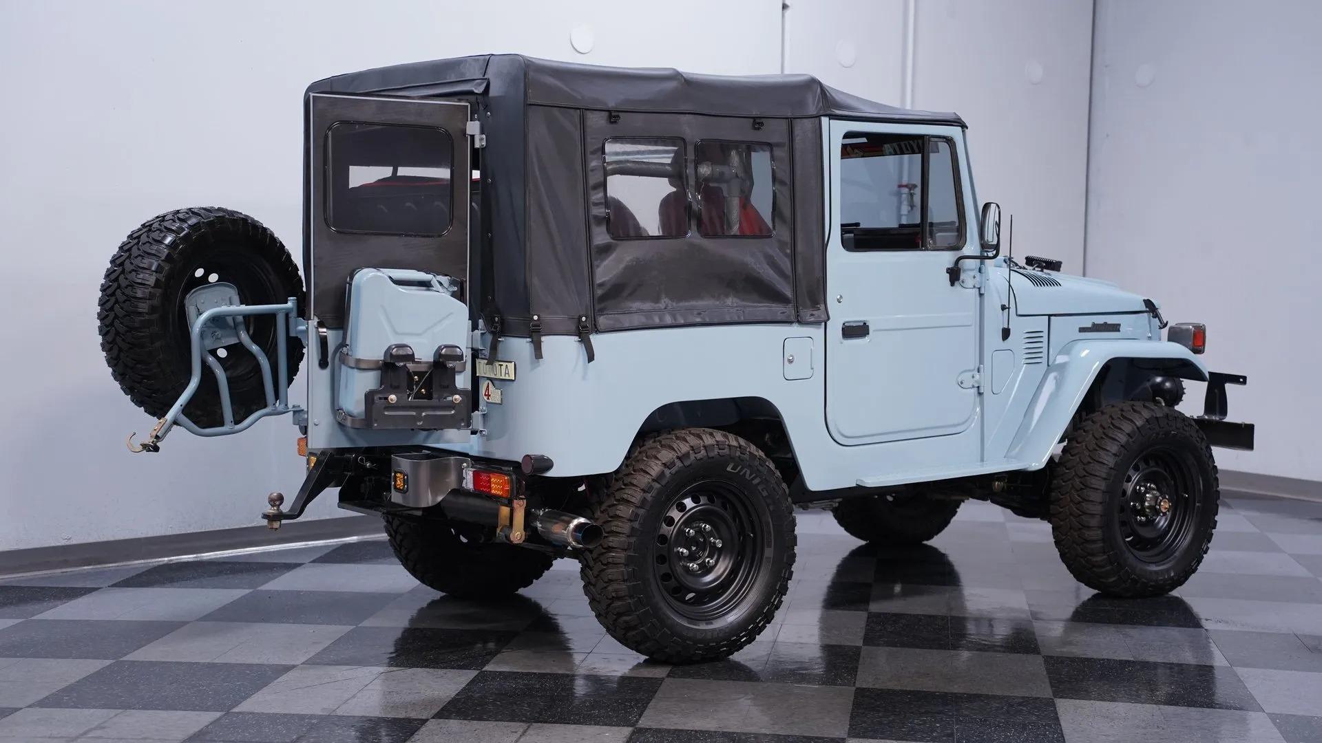 1982 Toyota Land Cruiser FJ40 with Trailer