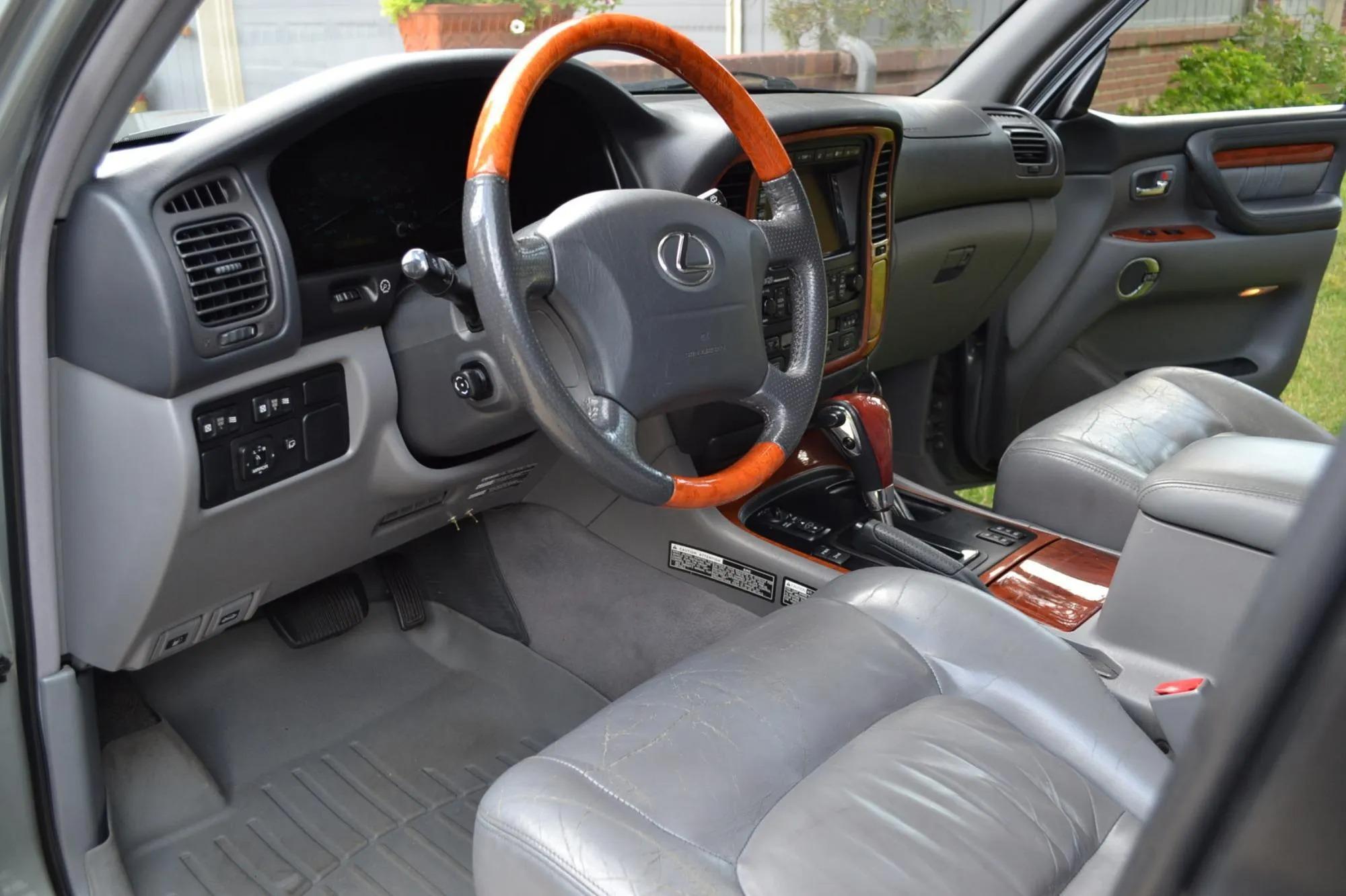 2002 Lexus LX 470