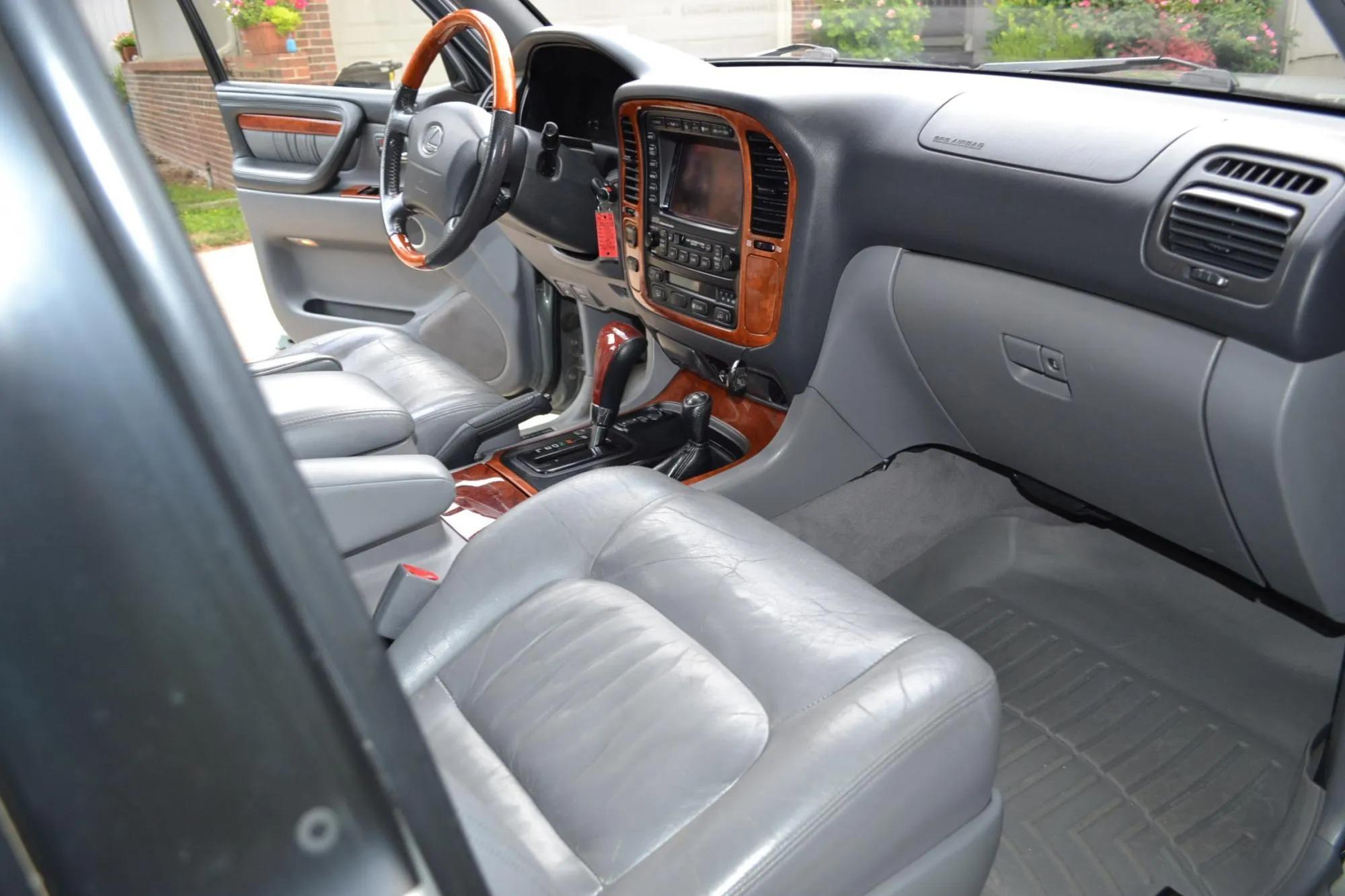 2002 Lexus LX 470