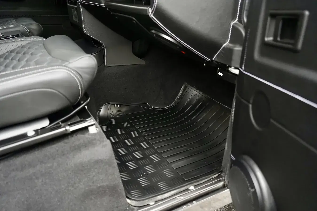 2022 Land Rover Defender Double Cab Pickup
