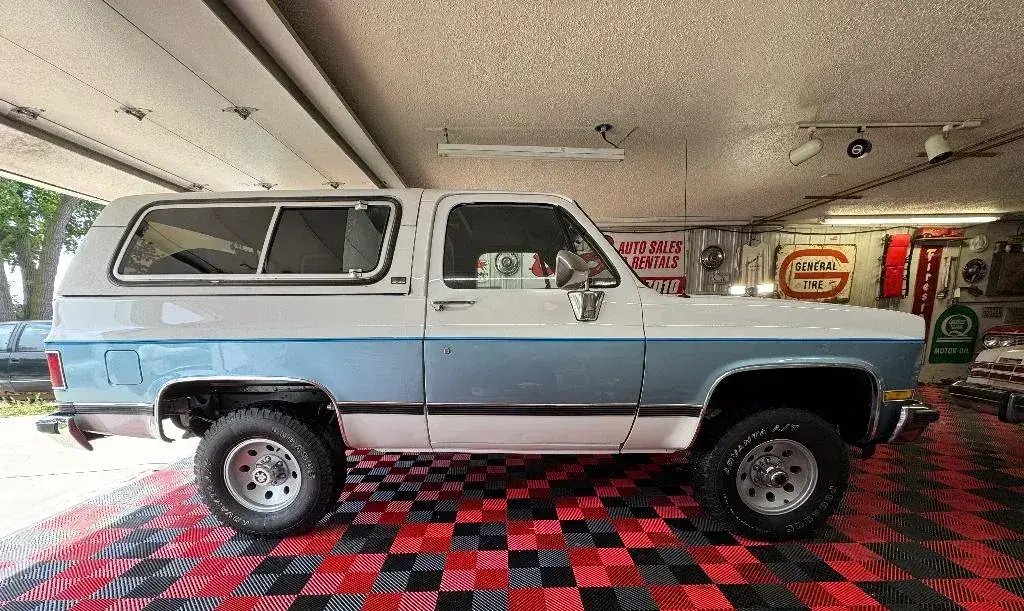 1990 GMC Jimmy SLE - 3