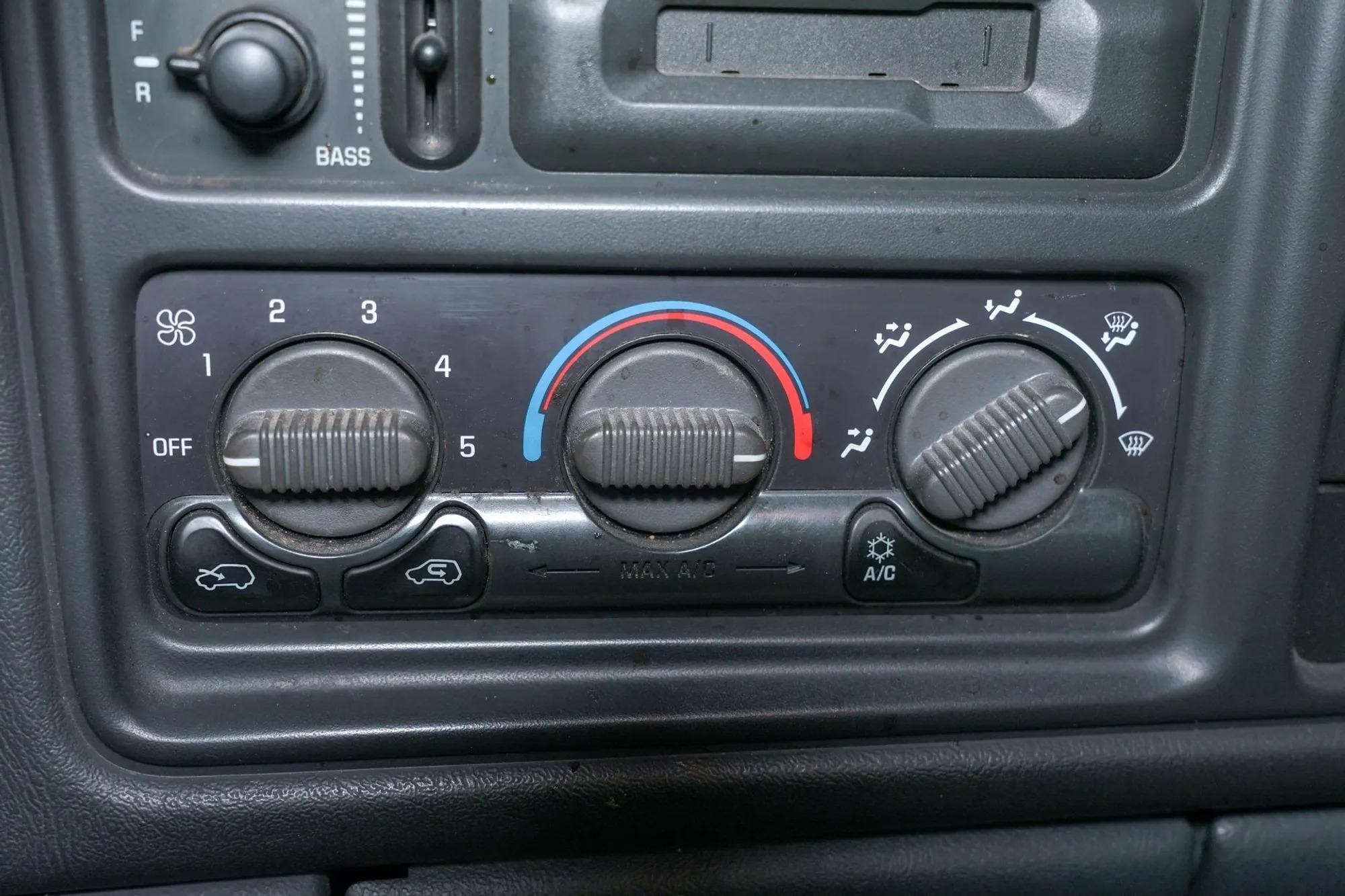 2000 Chevrolet Silverado 1500 LS