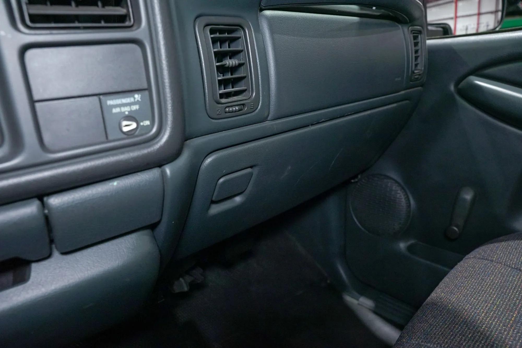 2000 Chevrolet Silverado 1500 LS