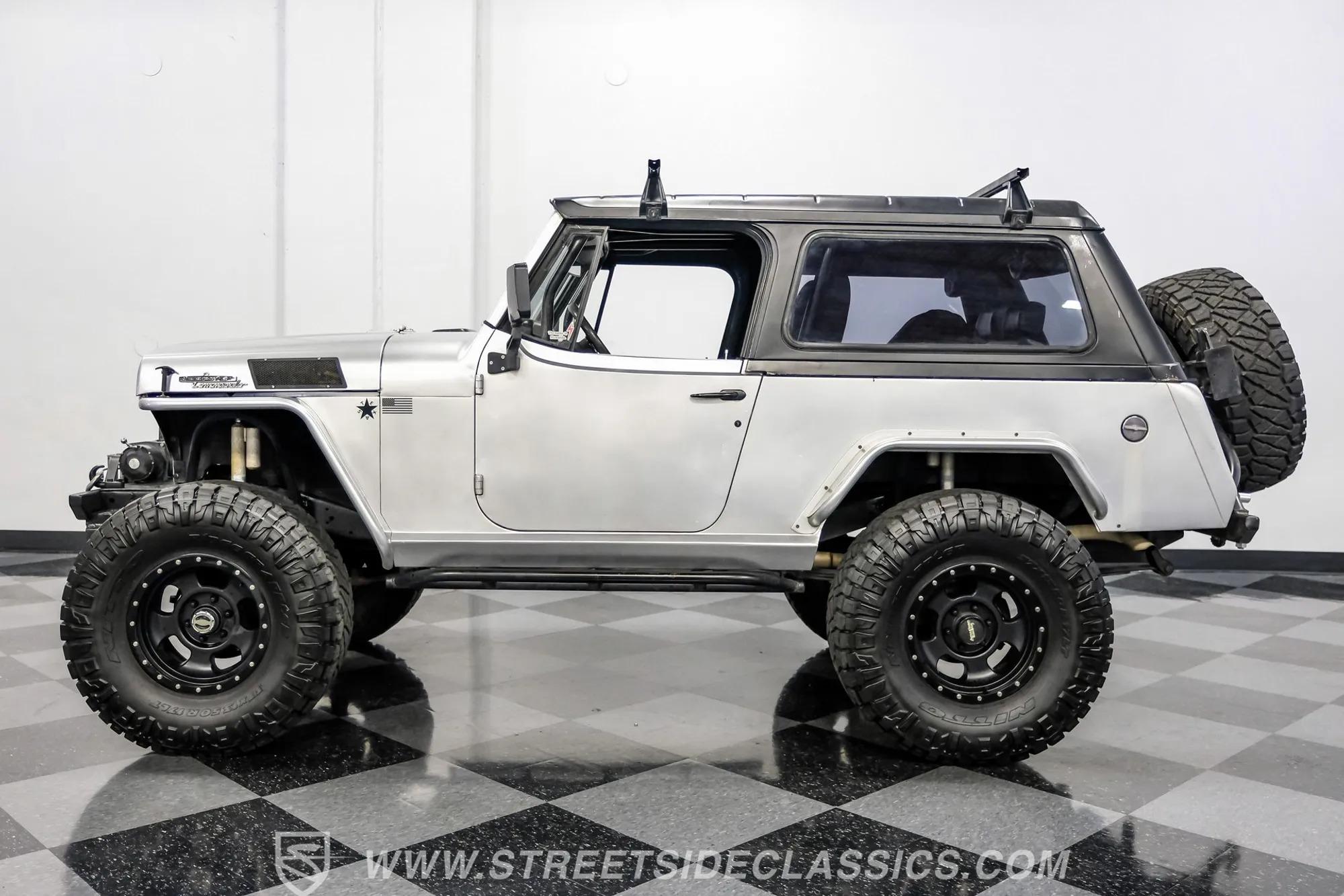 1970 Jeep Jeepster Commando - 2