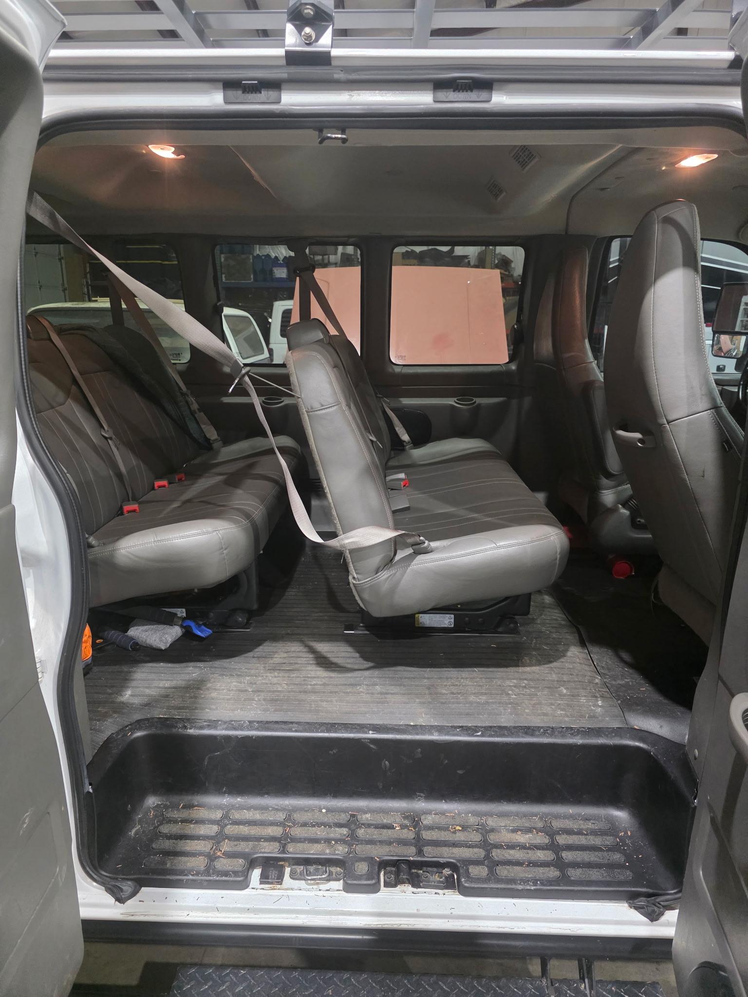 2021 Chevrolet Express LS 3500 4×4