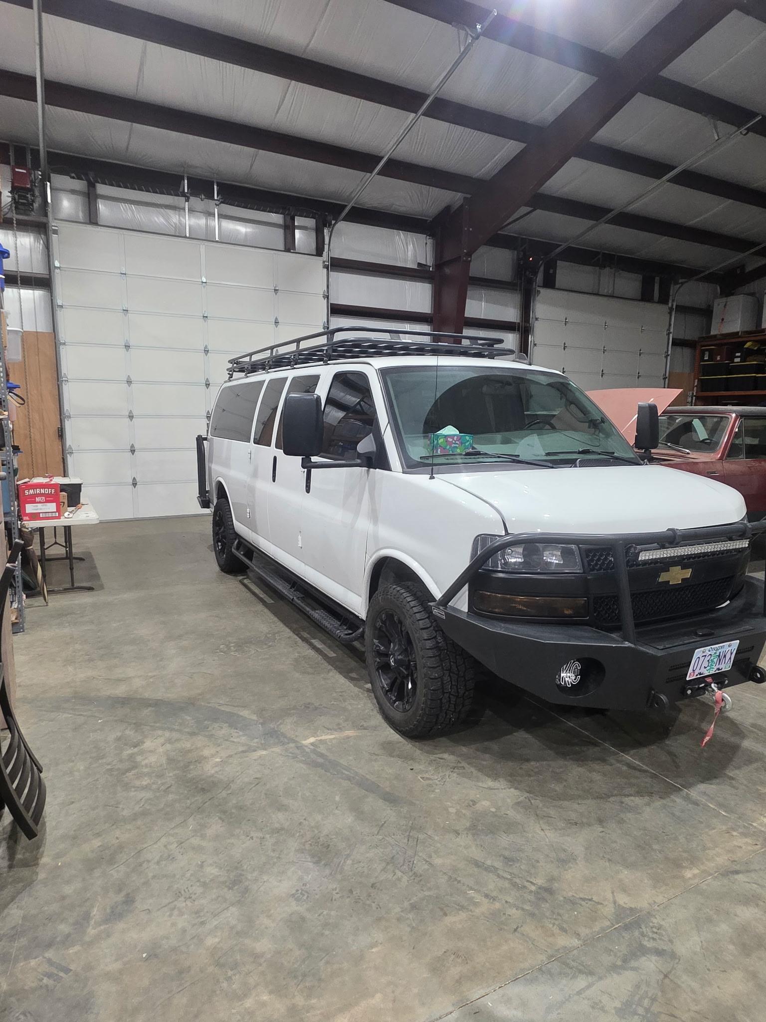 2021 Chevrolet Express LS 3500 4×4 - 3