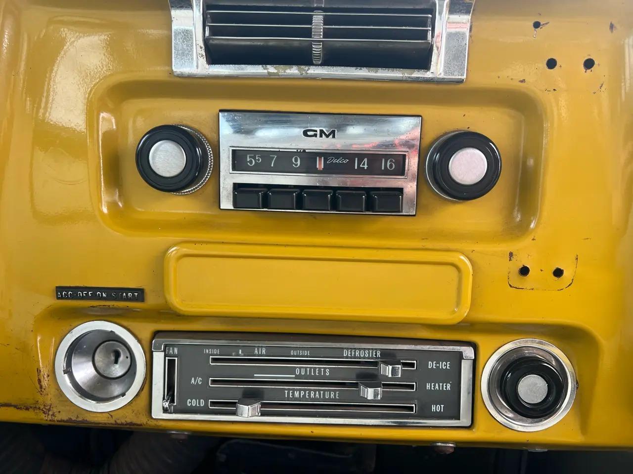 1972 Chevrolet K20 Suburban Custom Deluxe