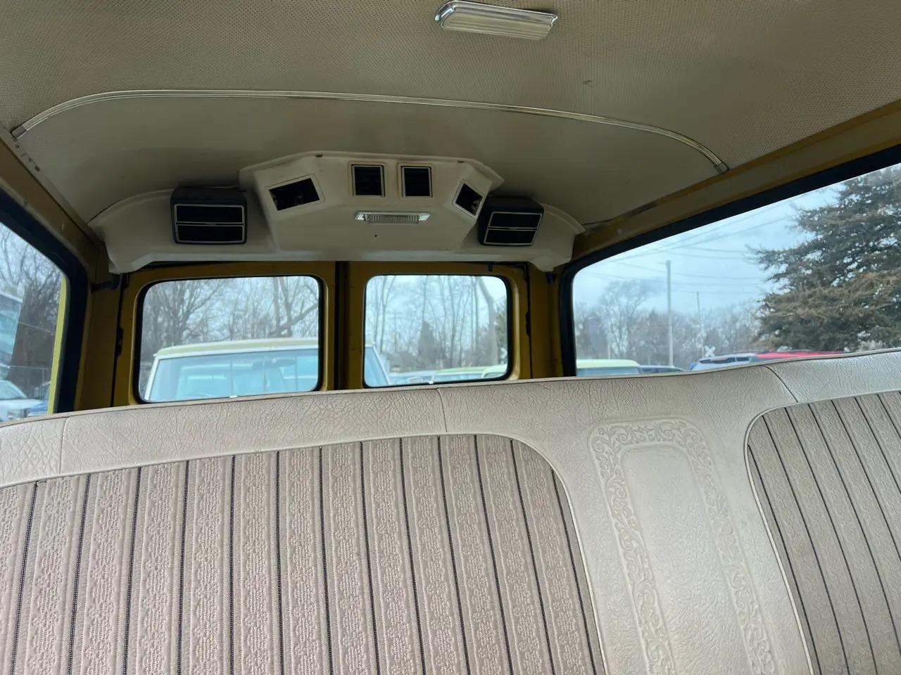 1972 Chevrolet K20 Suburban Custom Deluxe