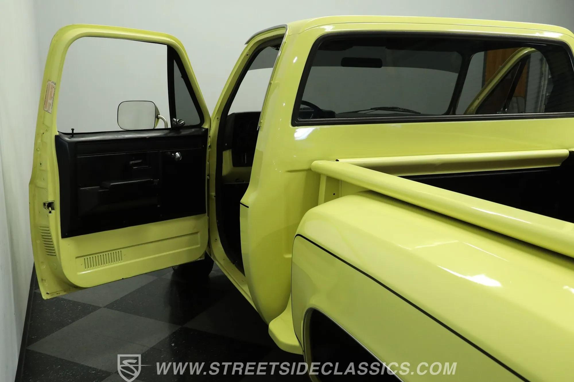 1987 Chevrolet C10 Custom Deluxe Stepside