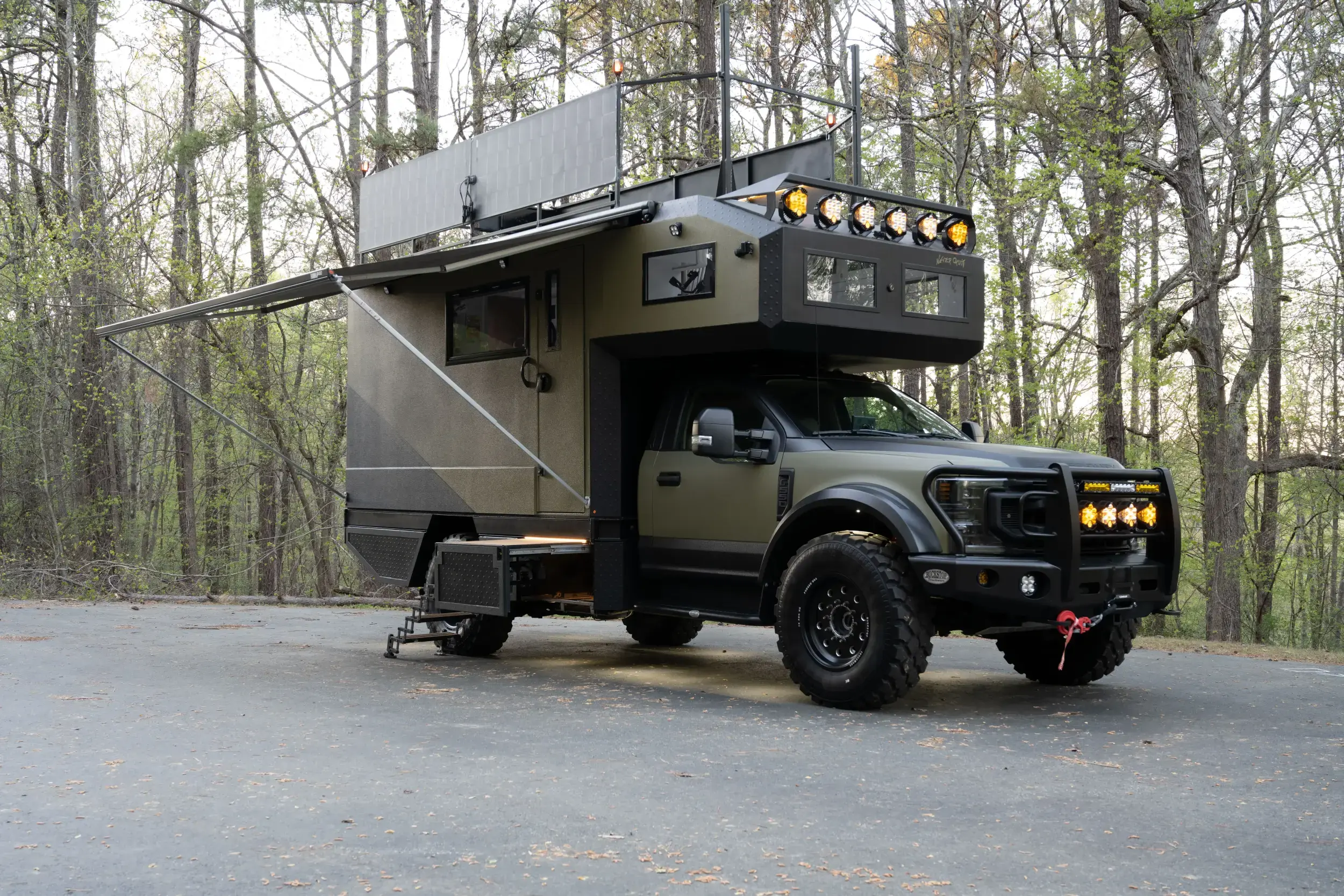 2021 Ford F-550 Expedition Vehicle