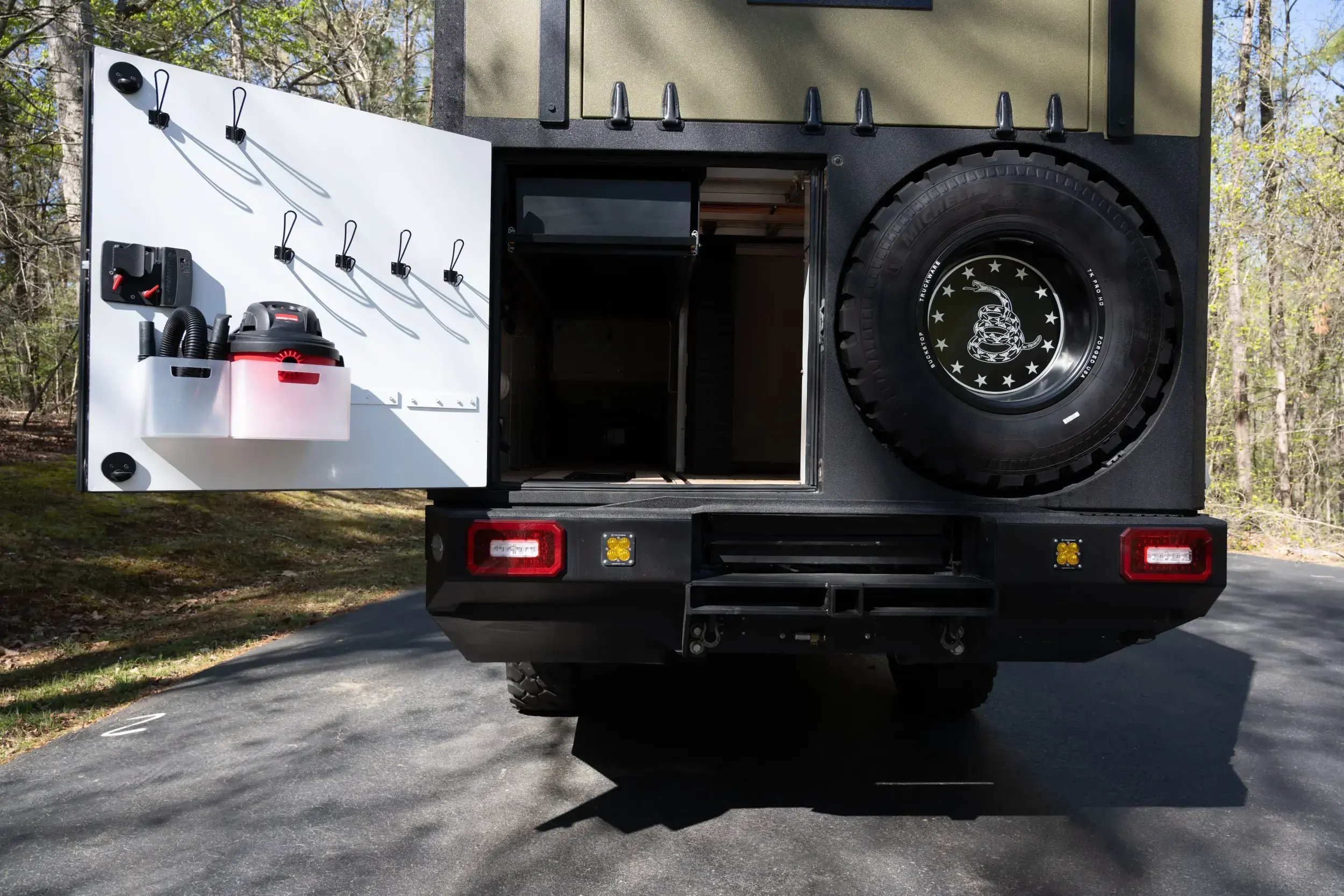 2021 Ford F-550 Expedition Vehicle