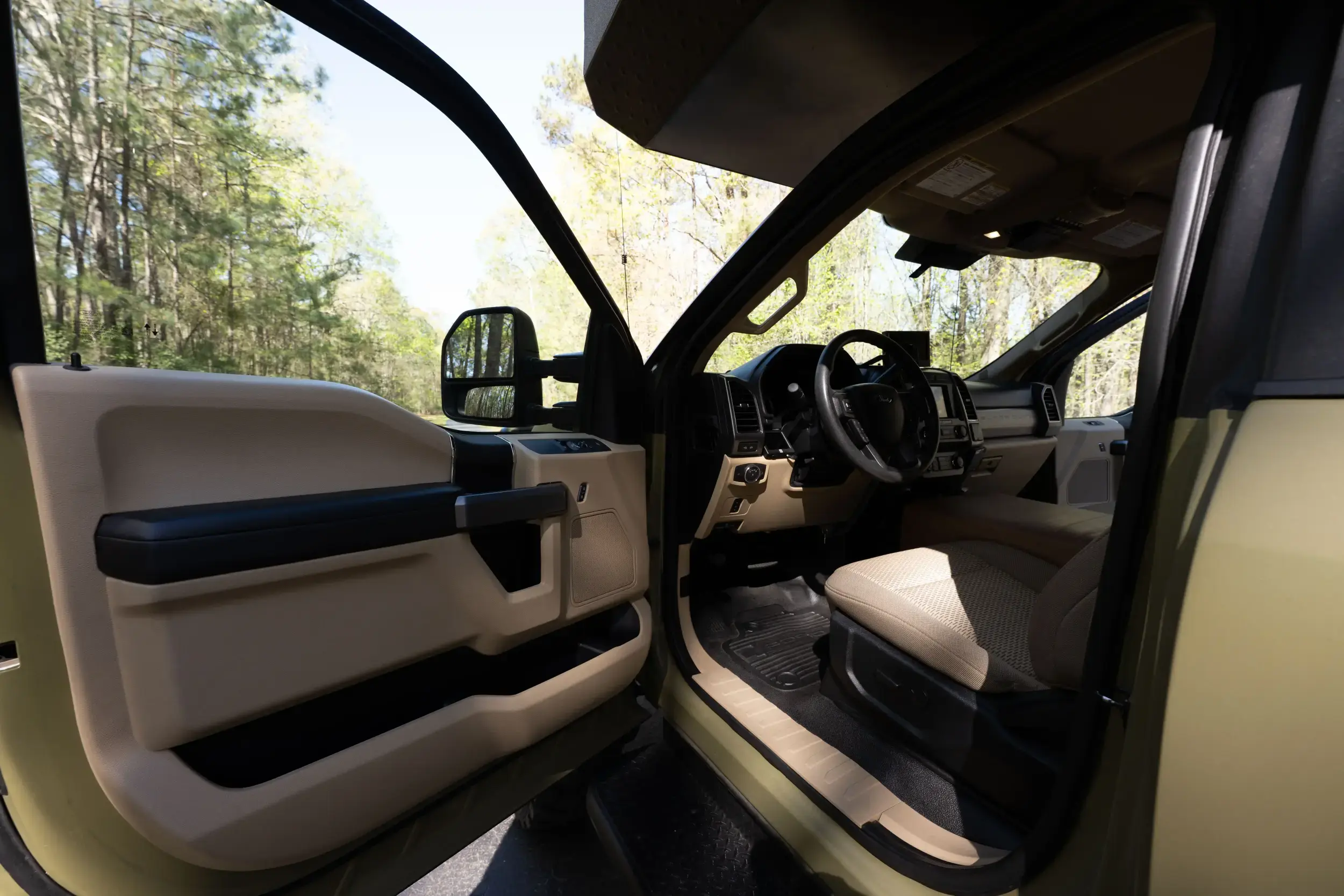 2021 Ford F-550 Expedition Vehicle