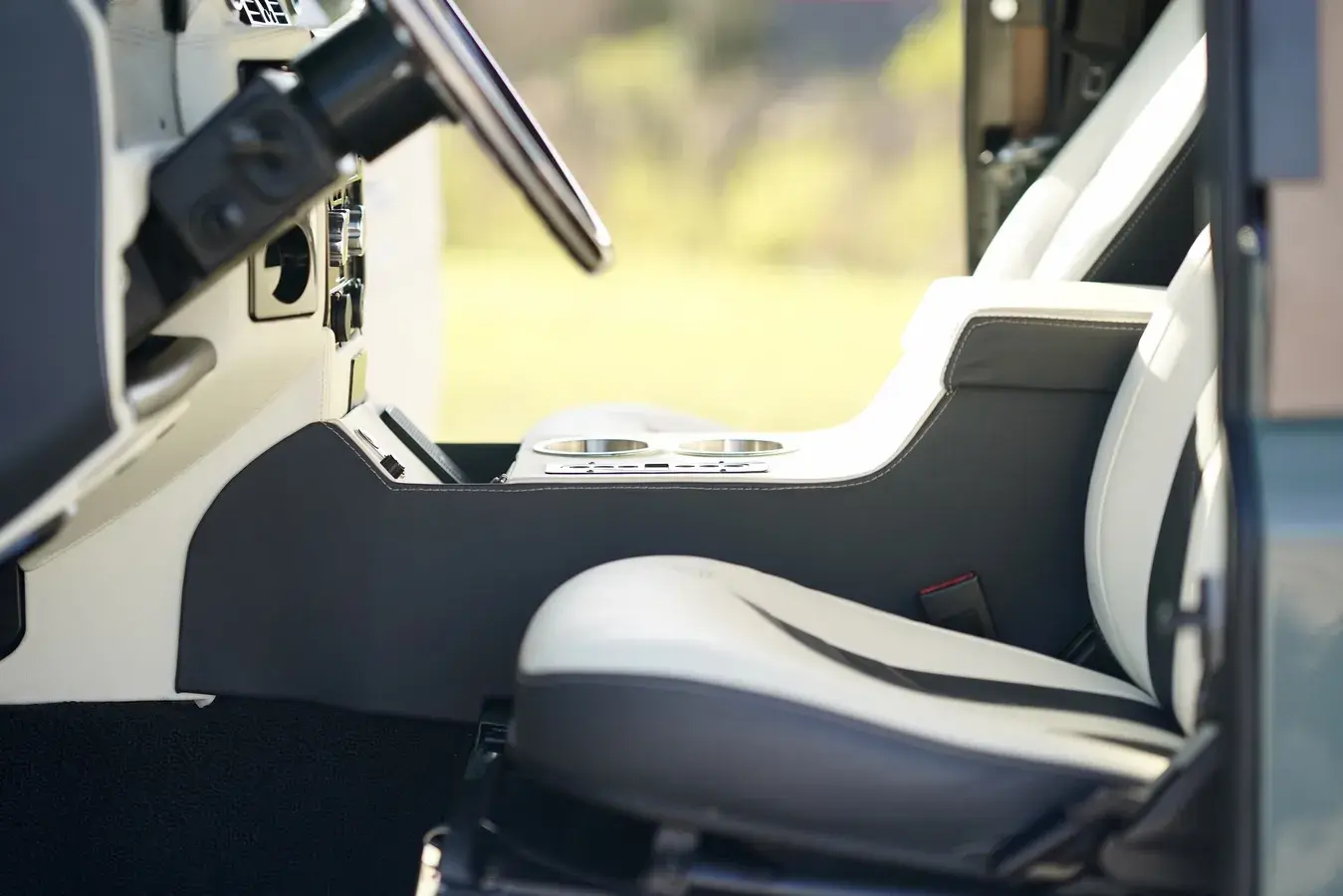 Restomod 1997 Land Rover Defender 90 Soft Top
