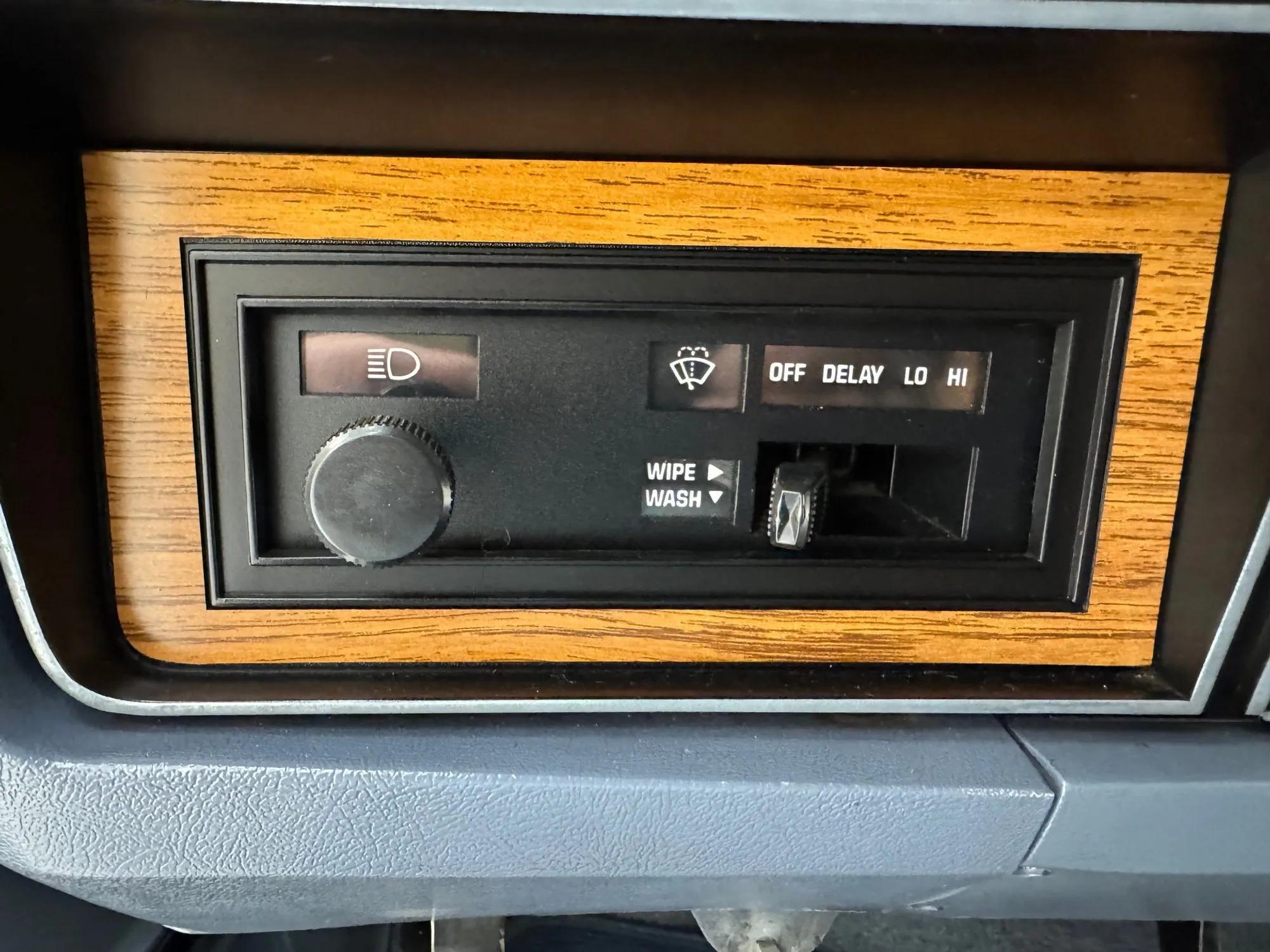 1987 Dodge Ramcharger 150 LE