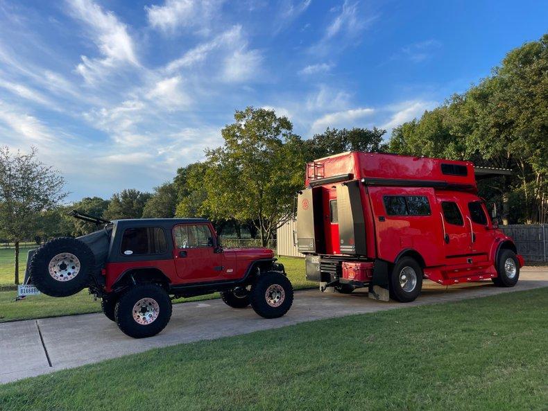 2010 Freightliner P2XL Sport Custom Camper