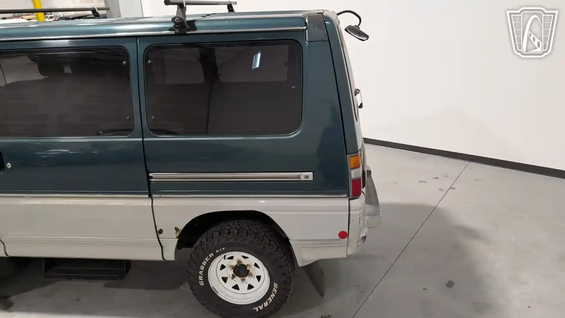 1995 Mitsubishi Delica
