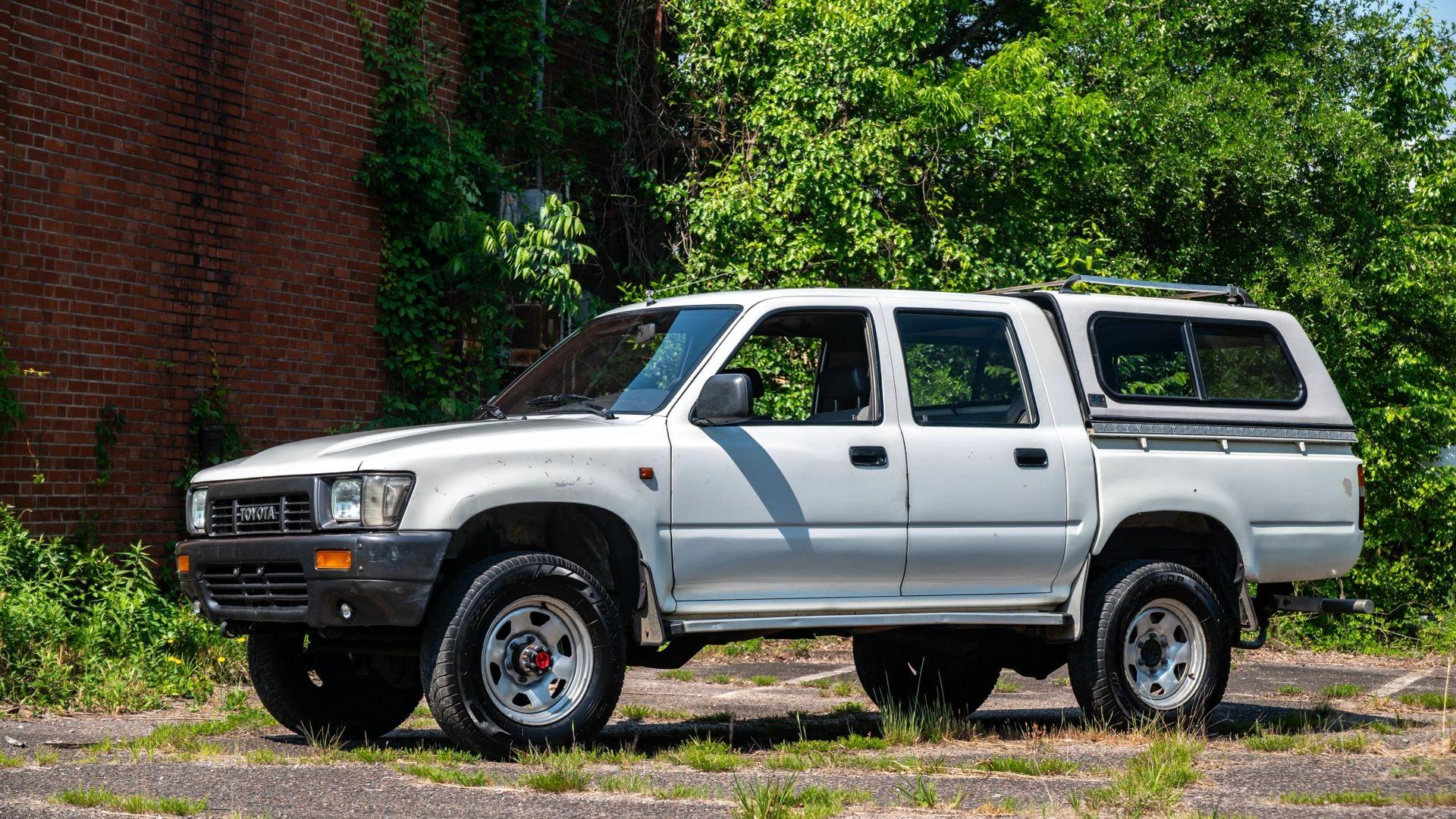 1989 TOYOTA HILUX LN105