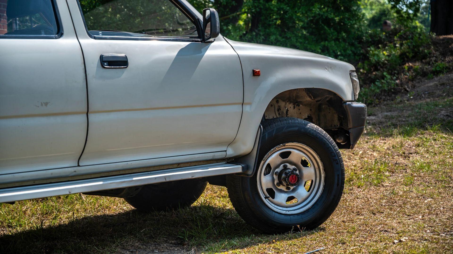 1989 TOYOTA HILUX LN105