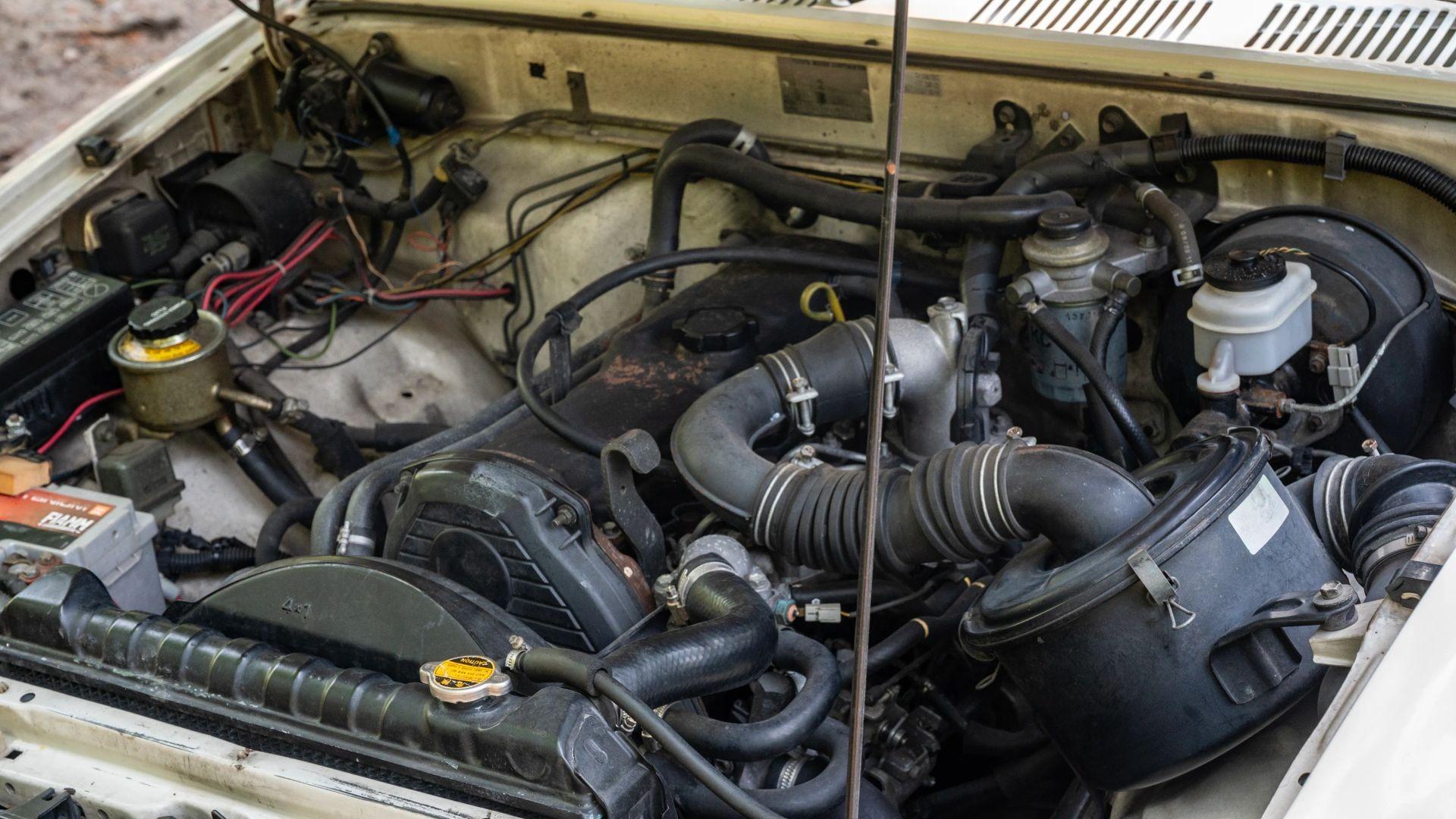1989 TOYOTA HILUX LN105