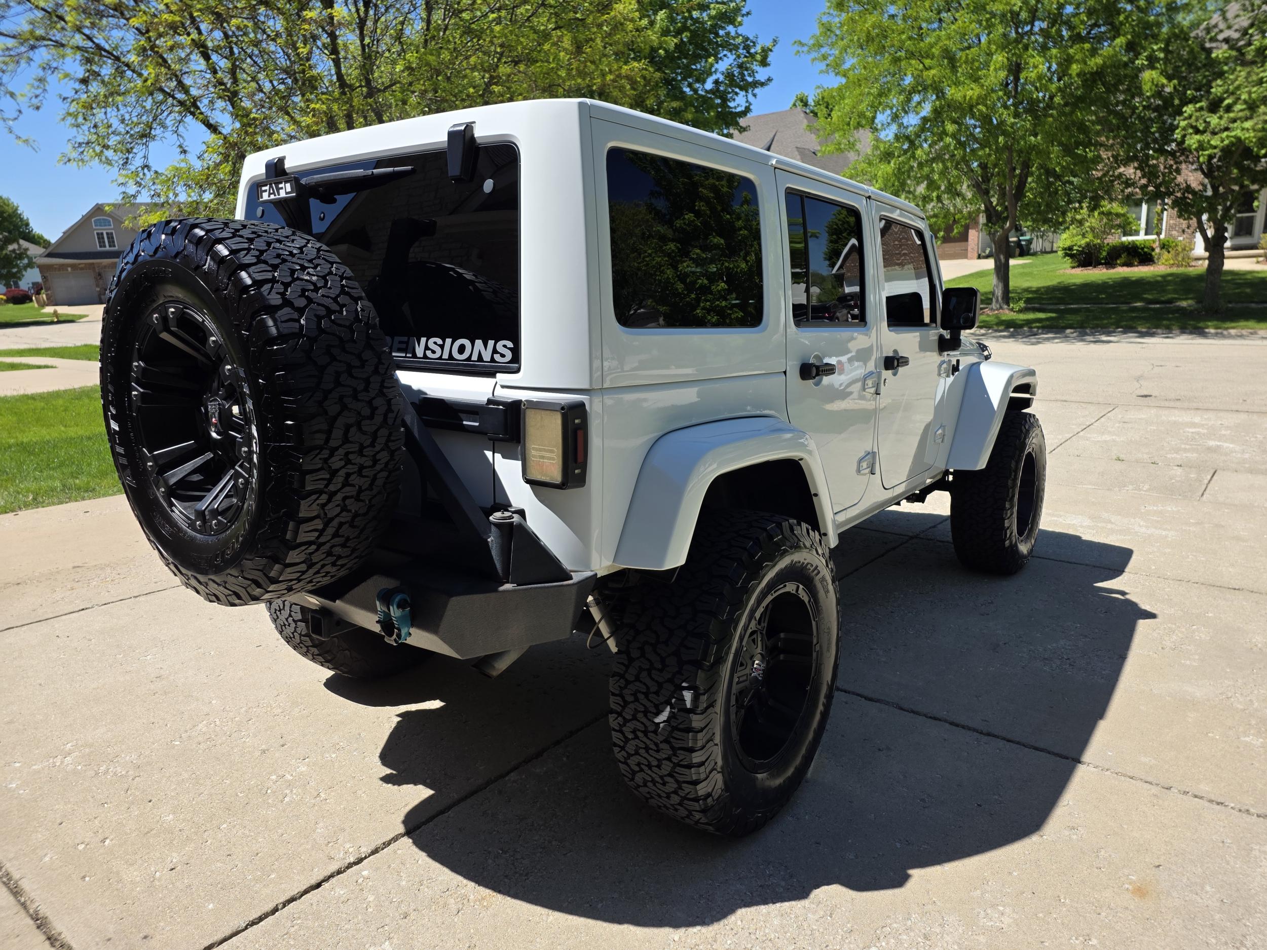 2014 Jeep Wrangler Unlimited Sahara - 4