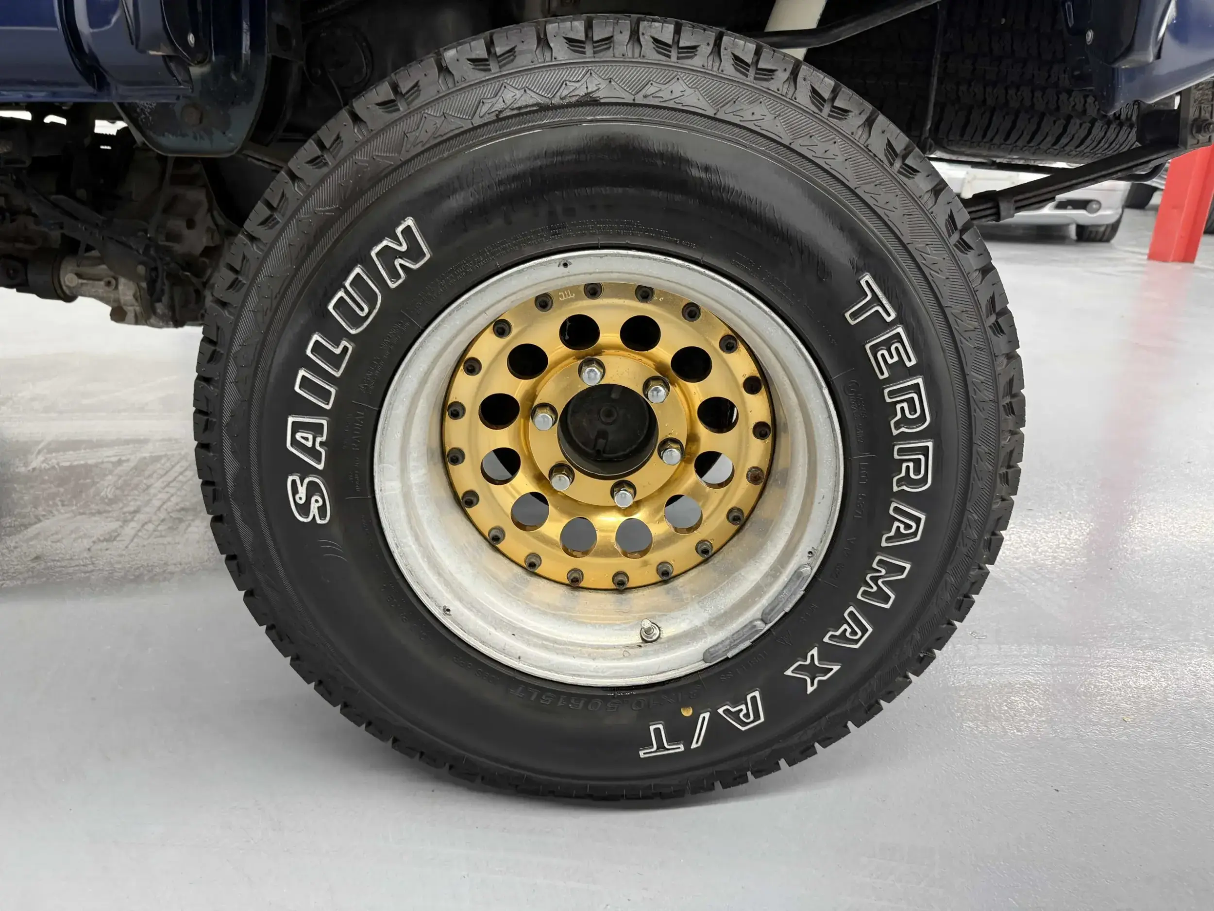 Lifted 1993 Mitsubishi Delica L300