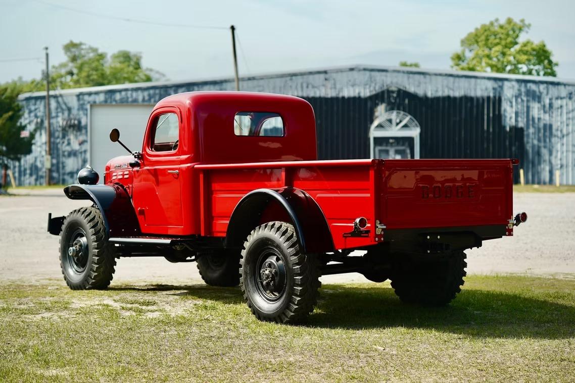 1961 Dodge Power Wagon WM300 - 3