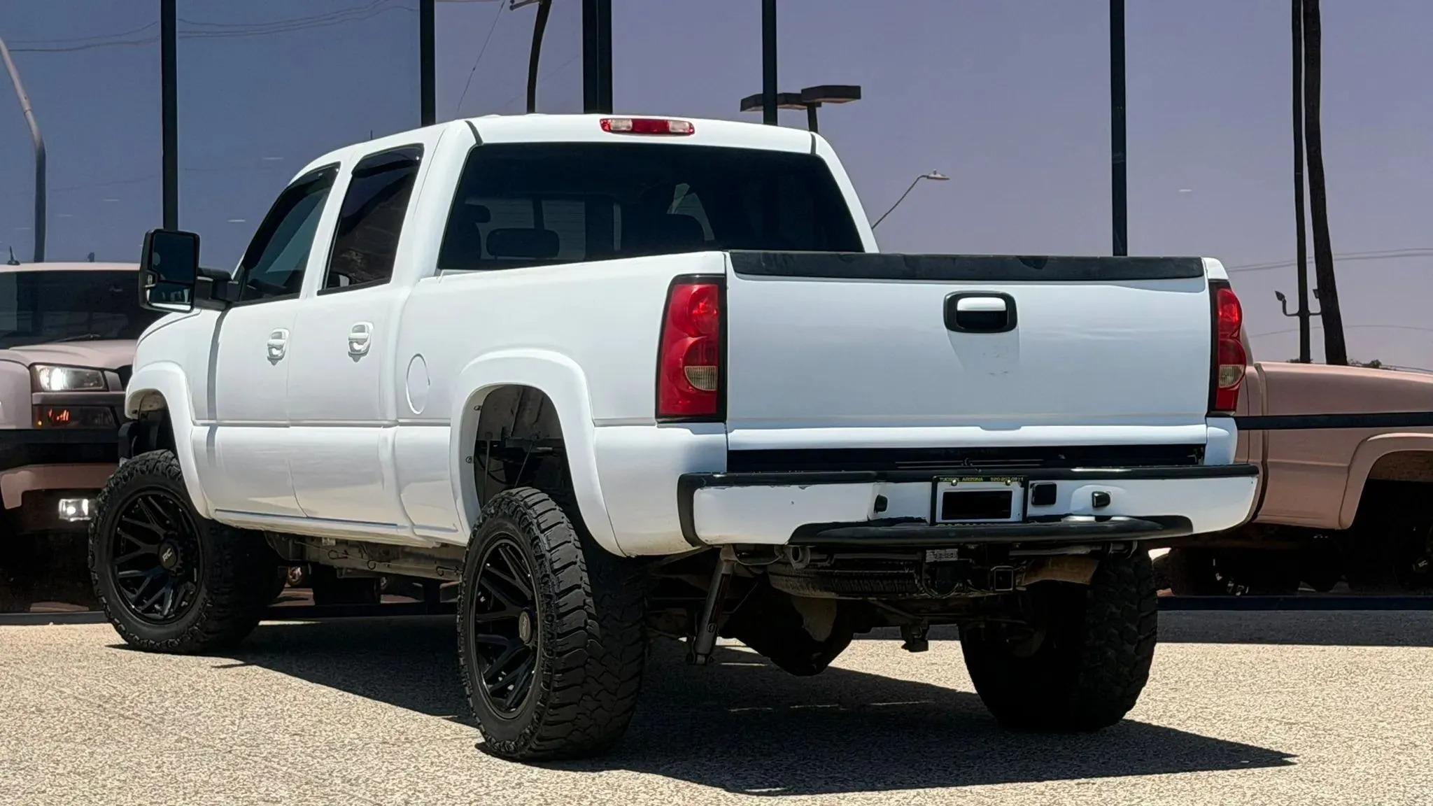 2004 Chevrolet Silverado 2500HD LT - 4
