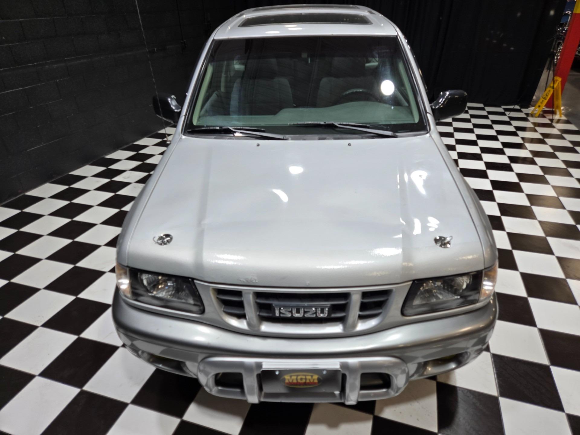 2002 Isuzu Rodeo Sport S - 4