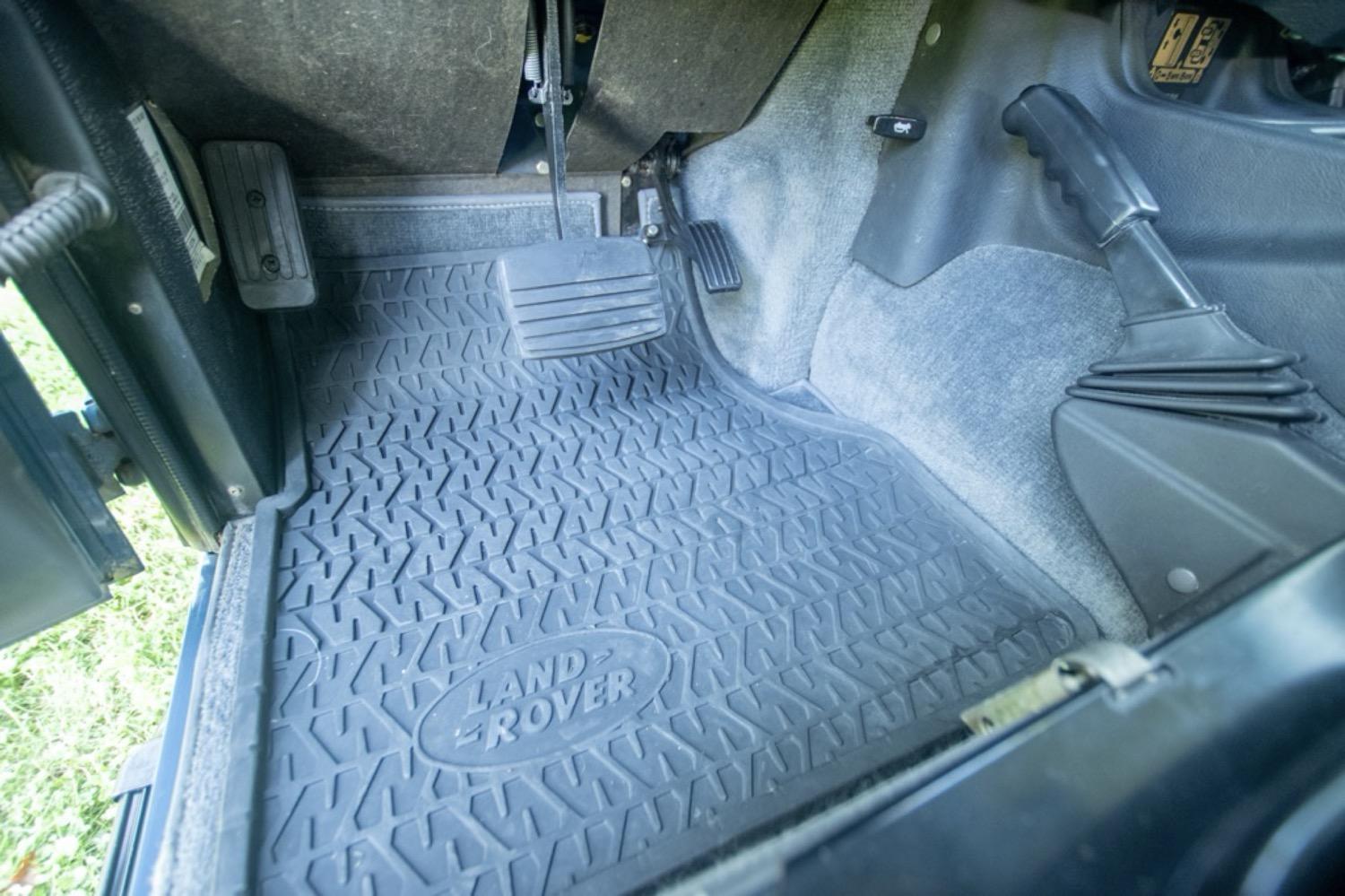 1997 Land Rover Defender 90 NAS