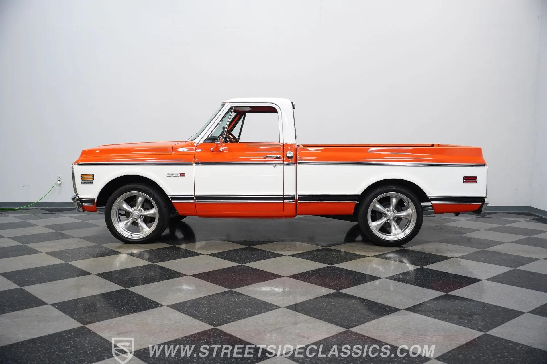 1972 Chevrolet C10 Custom Deluxe - 2