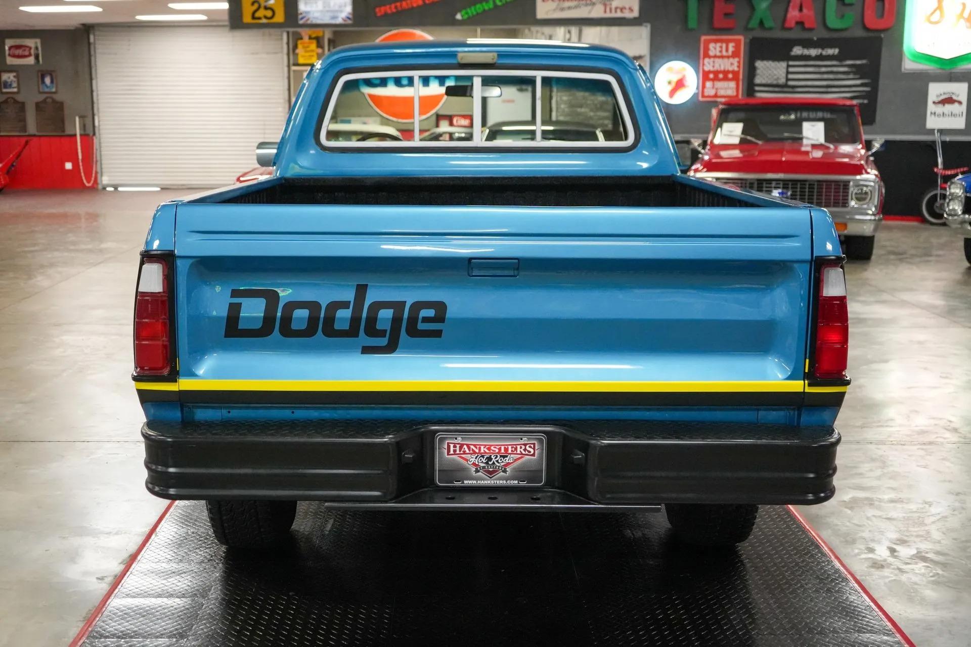 1975 Dodge W100 Power Wagon 4x4 - 4