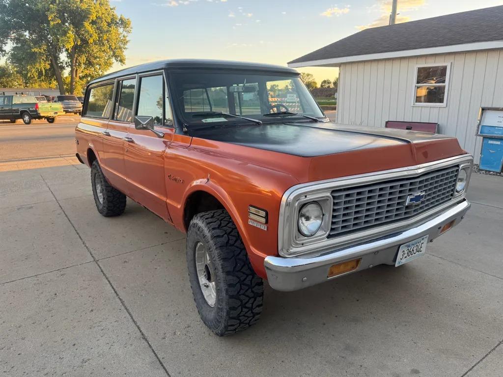 1971 Chevrolet Suburban - 3