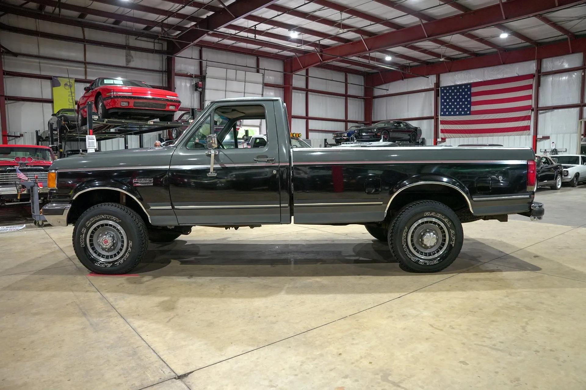 1990 Ford F-250 XLT Lariat - 2