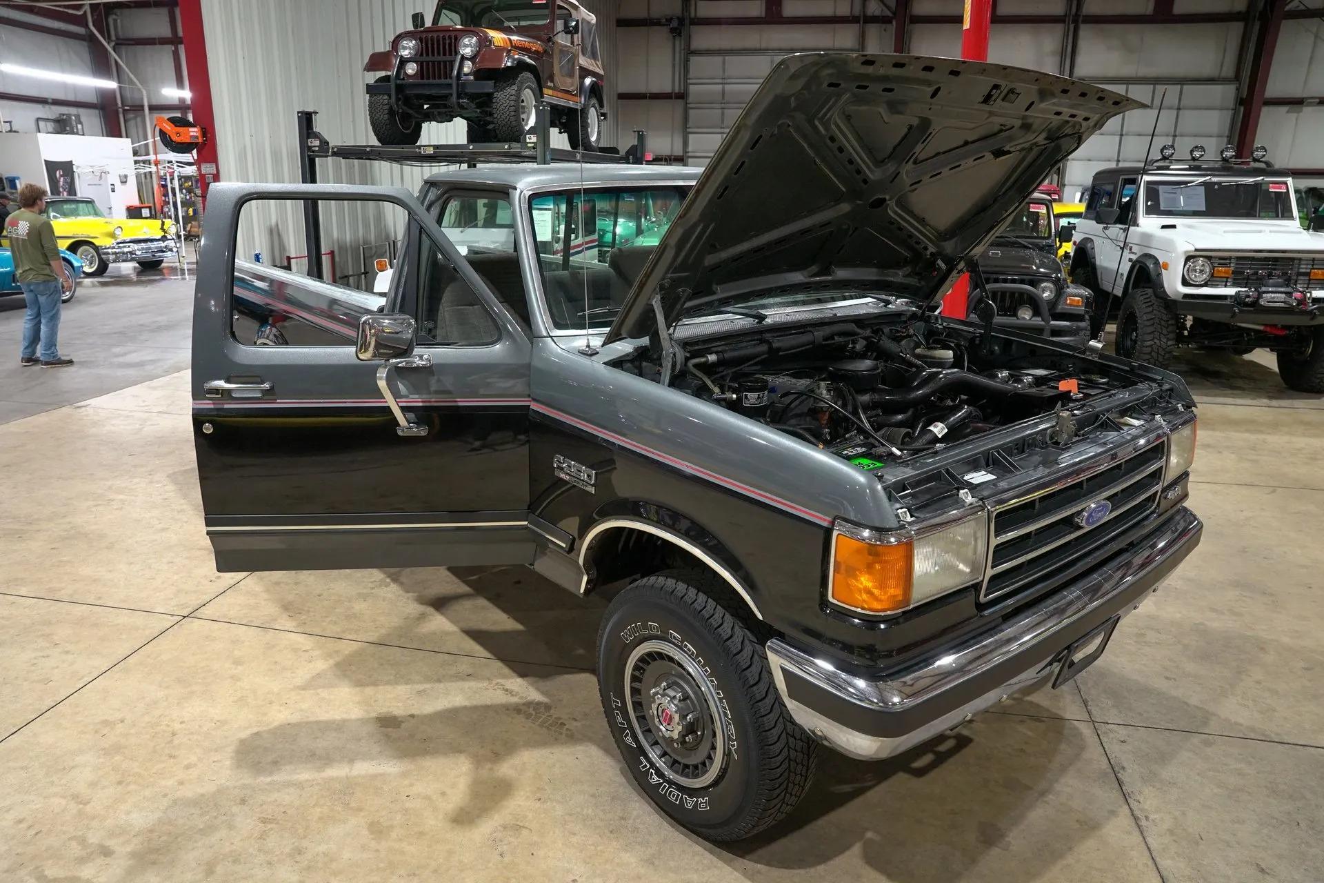 1990 Ford F-250 XLT Lariat