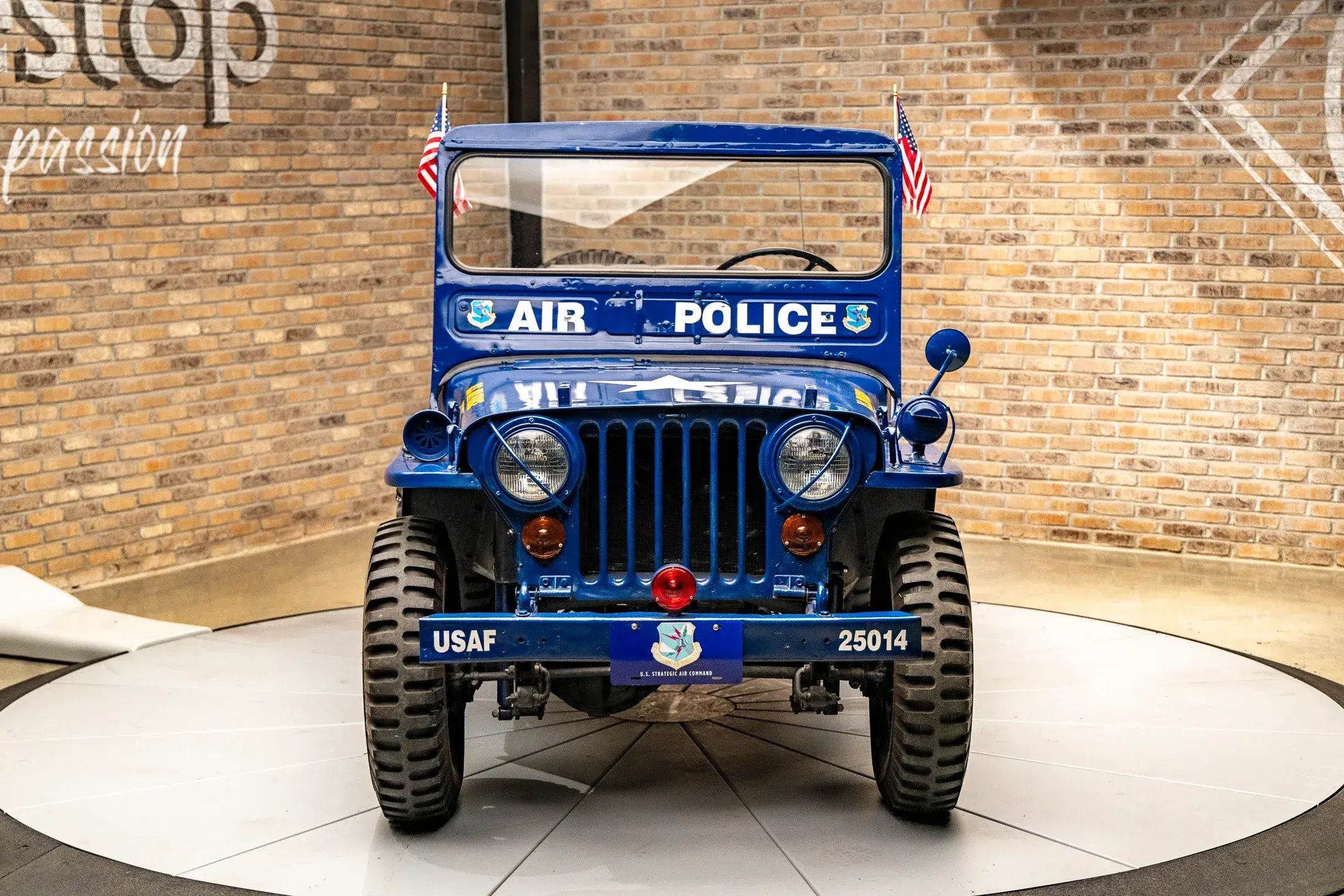 1951 Willys Jeep USAF "Air Police" - 2
