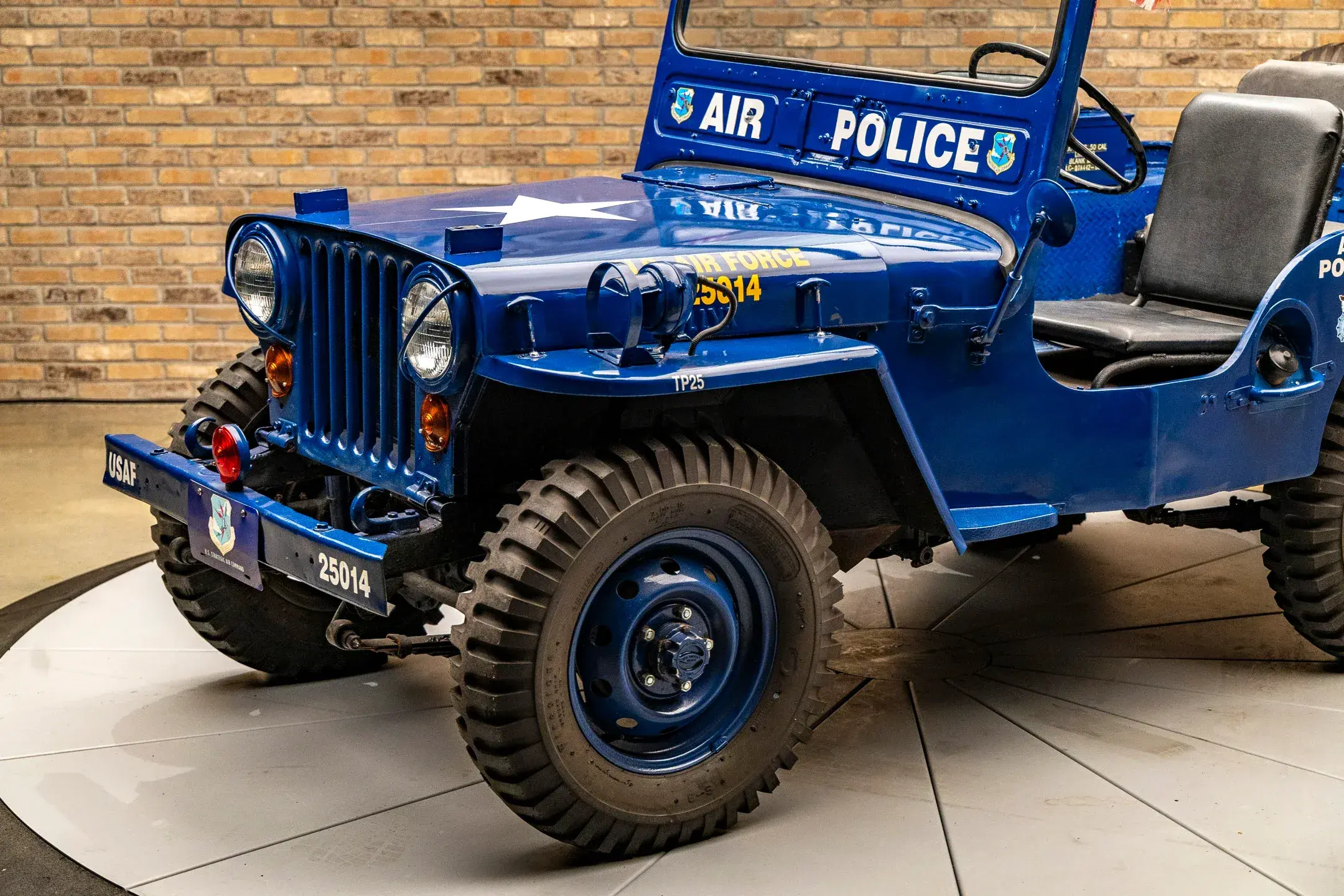 1951 Willys Jeep USAF "Air Police" - 3