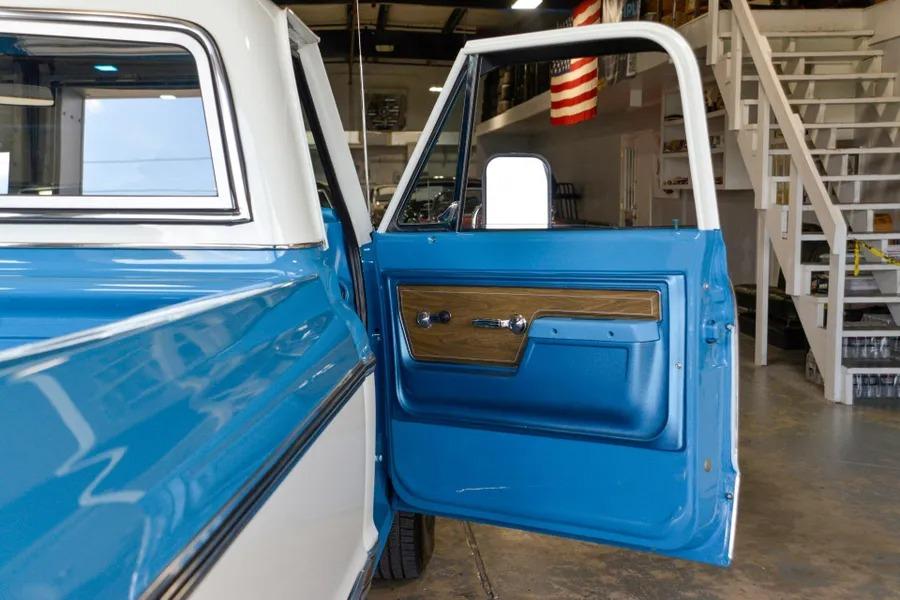 1972 Chevrolet C10 Camper Special