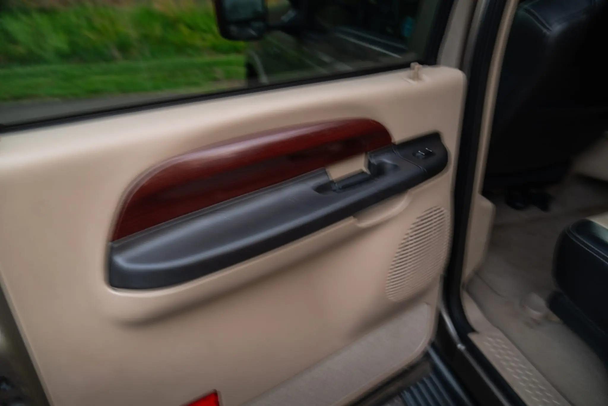 2005 Ford Excursion Eddie Bauer Power Stroke 4×4