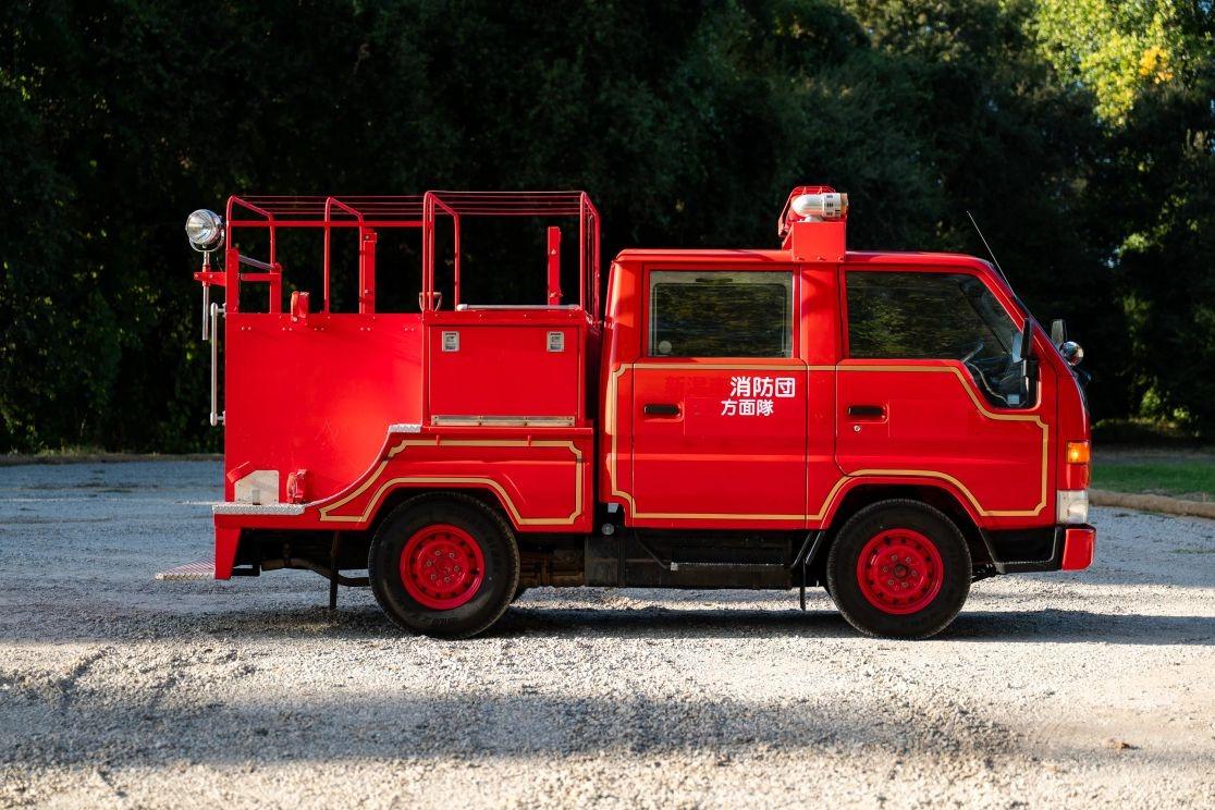 1995 Toyota Dyna Fire Truck - 2
