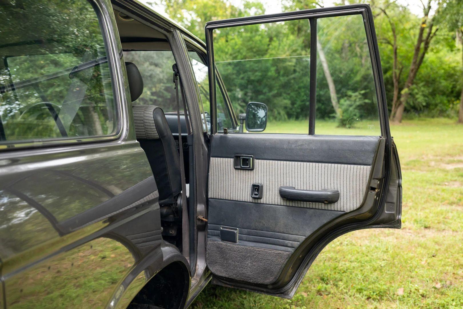 1989 TOYOTA LAND CRUISER HJ61