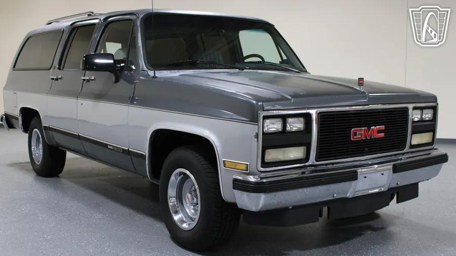1990 GMC Suburban - 3