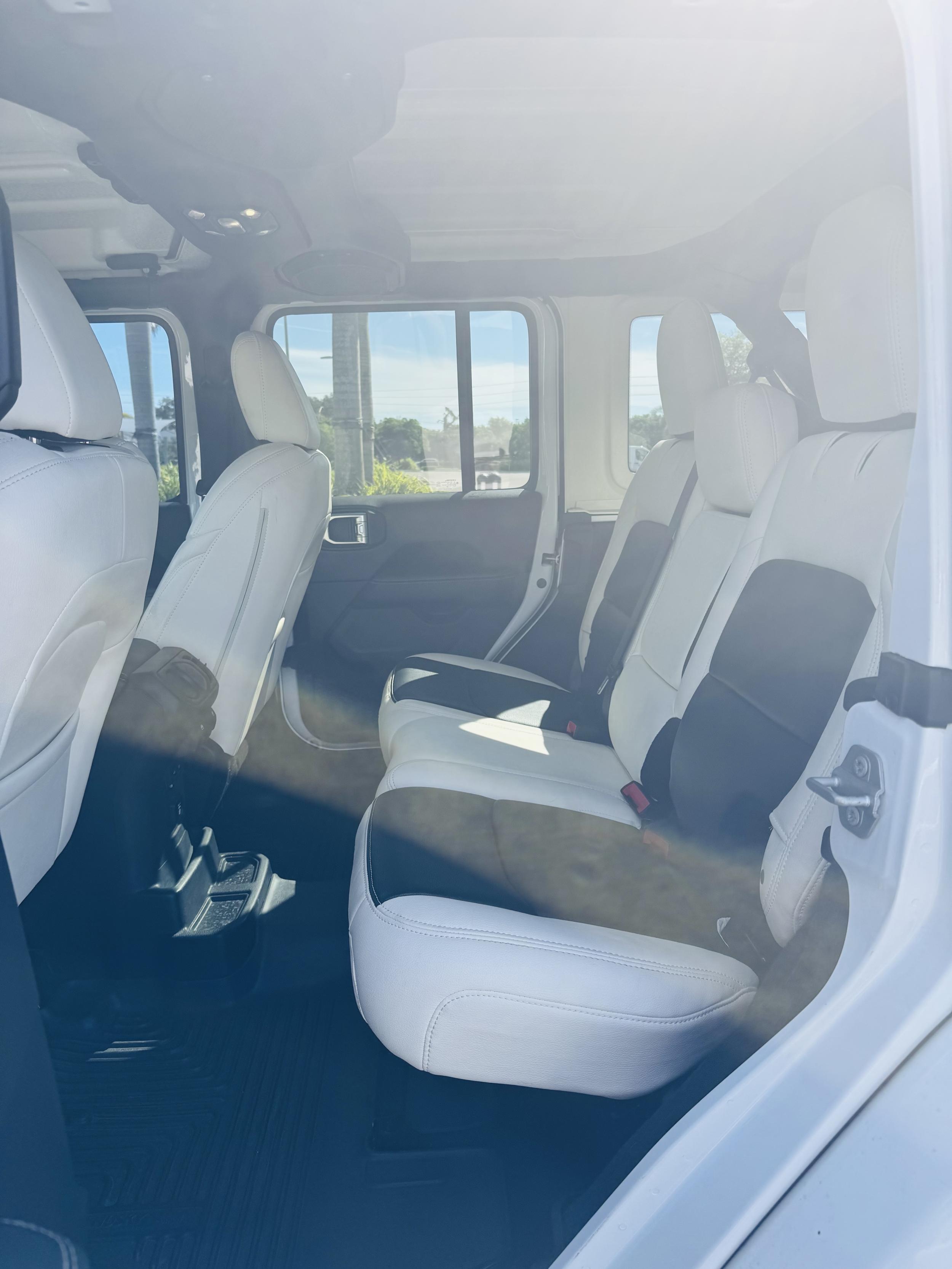 2020 Jeep Wrangler Sahara - 5
