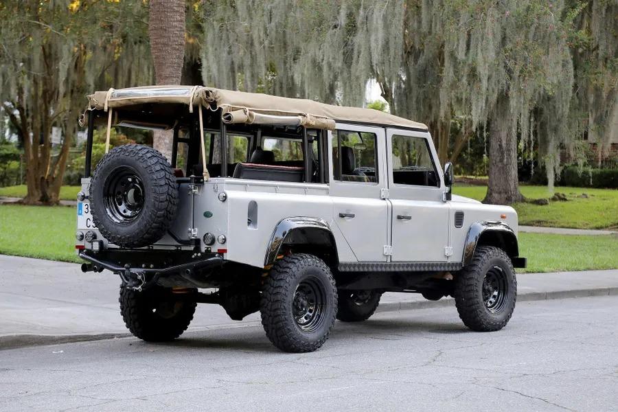 2000 Land Rover Defender 110 - 5